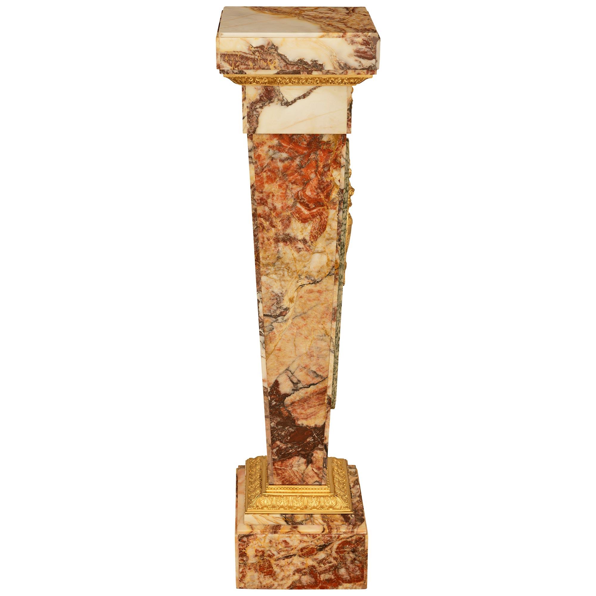 Siglo XIX Flor de Pêcher, mármol Vert Campan y pedestal de Ormolu Francés en venta