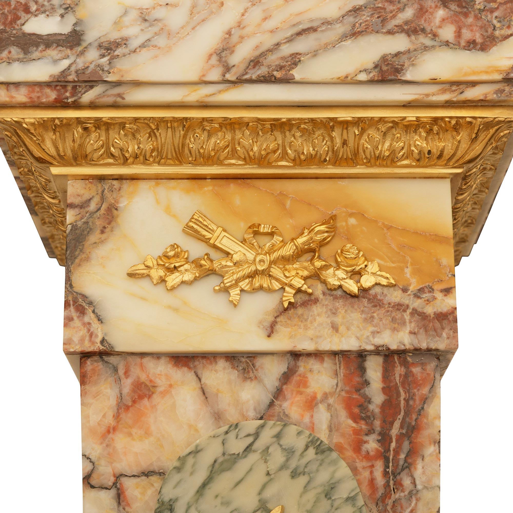 Siglo XIX Flor de Pêcher, mármol Vert Campan y pedestal de Ormolu en Bueno estado para la venta en West Palm Beach, FL