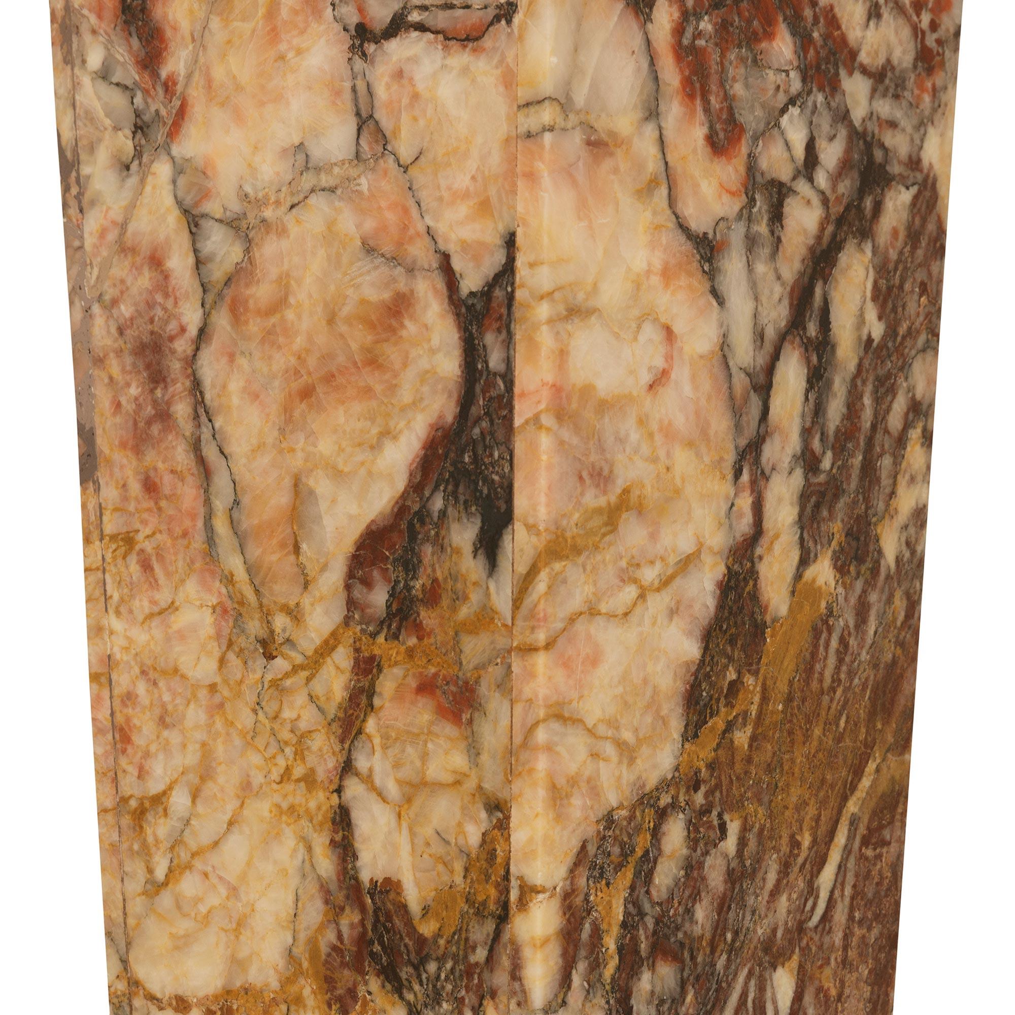 Siglo XIX Flor de Pêcher, mármol Vert Campan y pedestal de Ormolu en venta 1