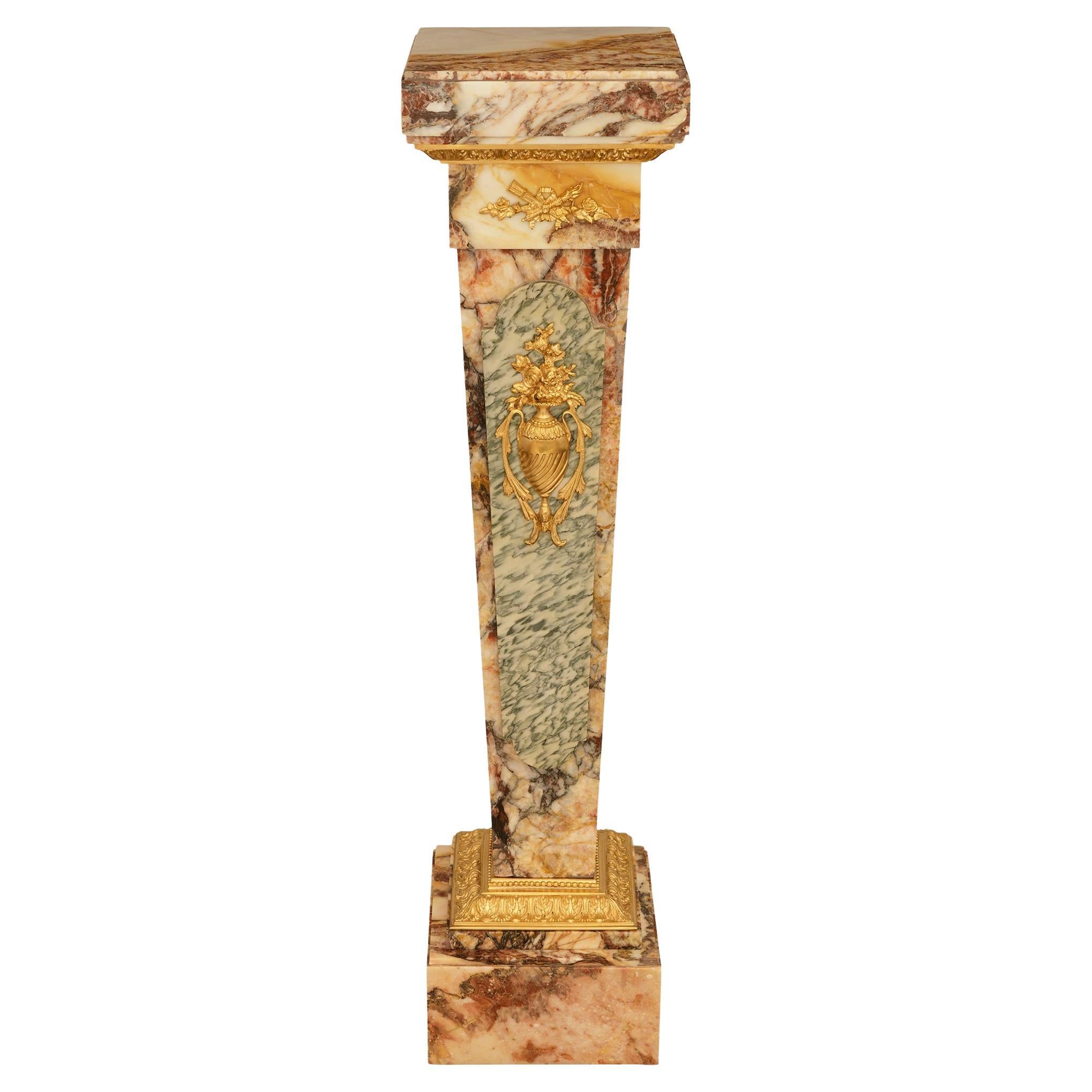 Siglo XIX Flor de Pêcher, mármol Vert Campan y pedestal de Ormolu en venta