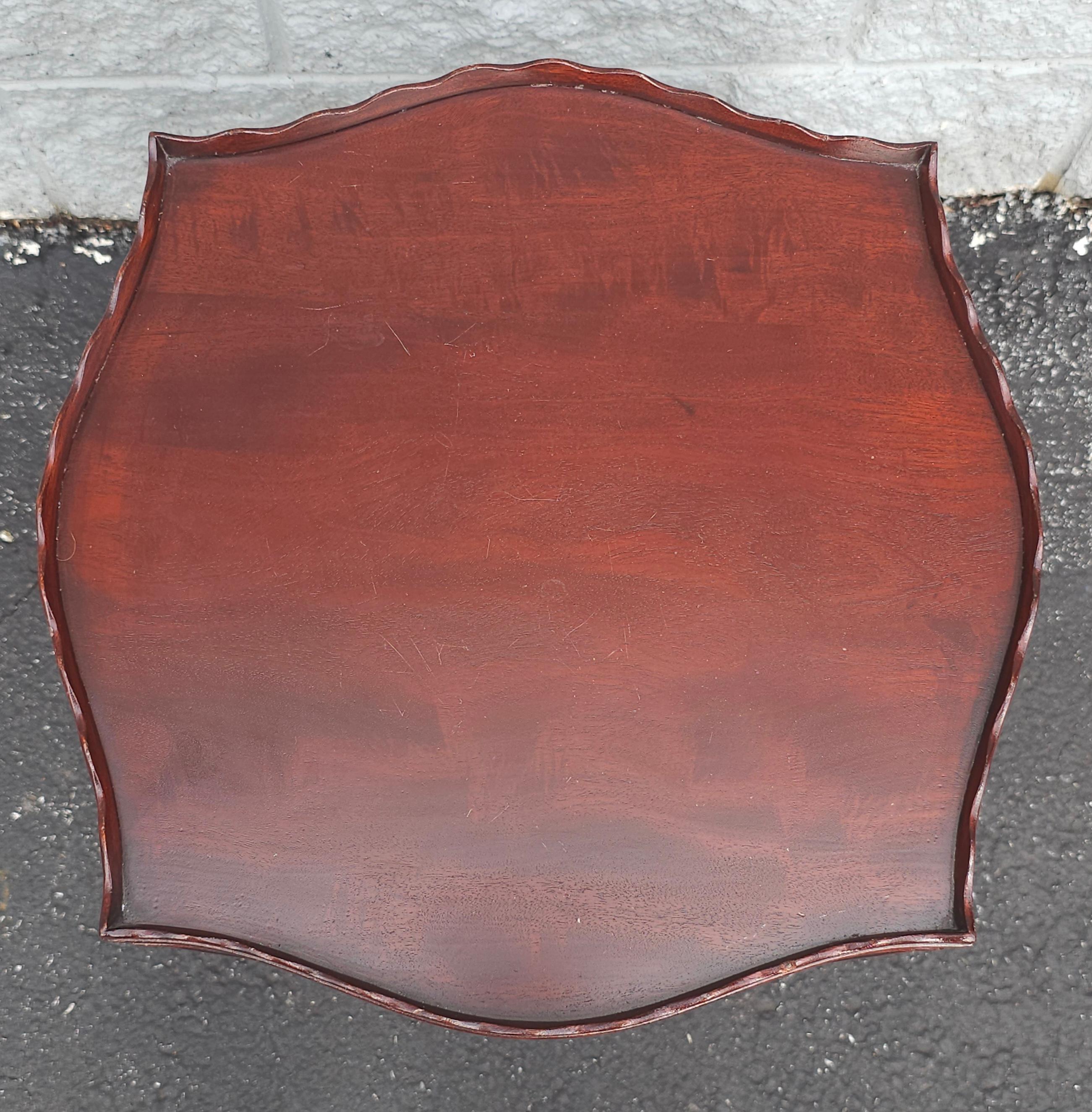 George III Stand à bougies du 19ème siècle Flint & Horner Mahogany Galleried Floor en vente