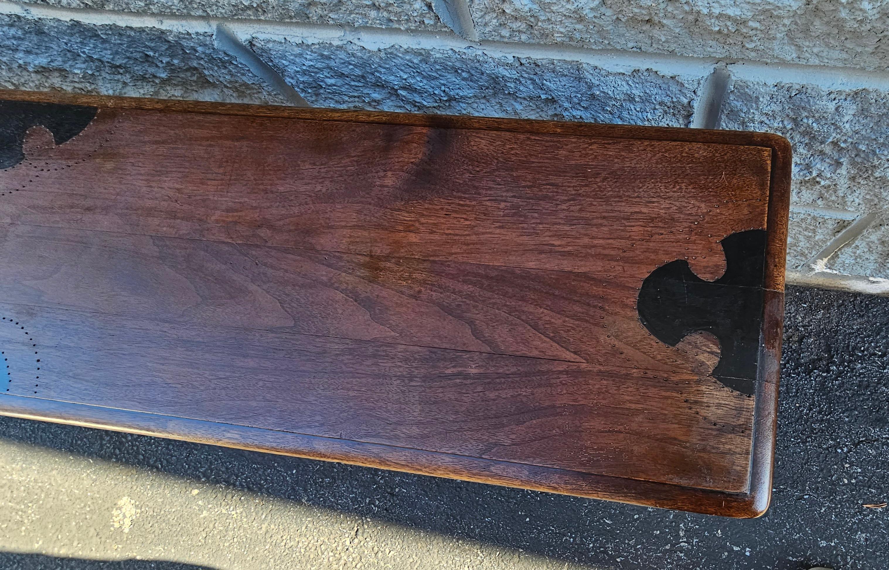 19th Century Flint's Fine Furniture Edwardian Walnut Bench In Good Condition For Sale In Germantown, MD