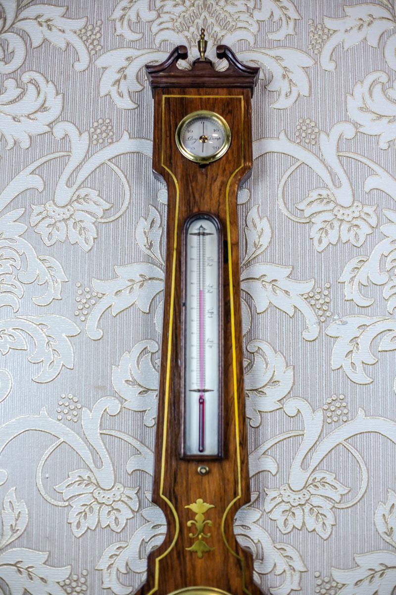 We present you a barometer in a rosewood case encrusted with brass.
The whole is from the 1st half of the 19th century.
The thermometer shows the temperature in Fahrenheit.

This item is in perfect condition. The barometer is probably
