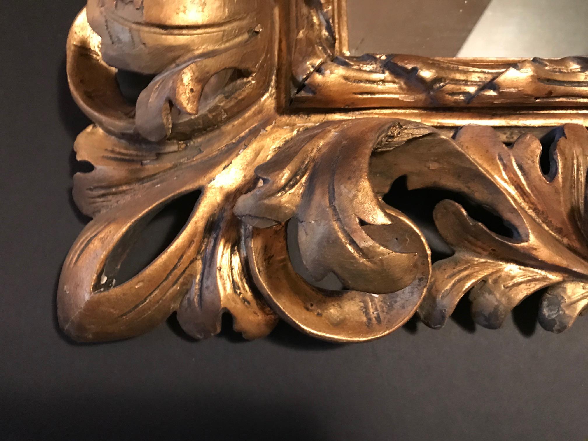 Baroque Cadre de miroir en bois doré sculpté à la main du 19e siècle, de style baroque florentin en vente