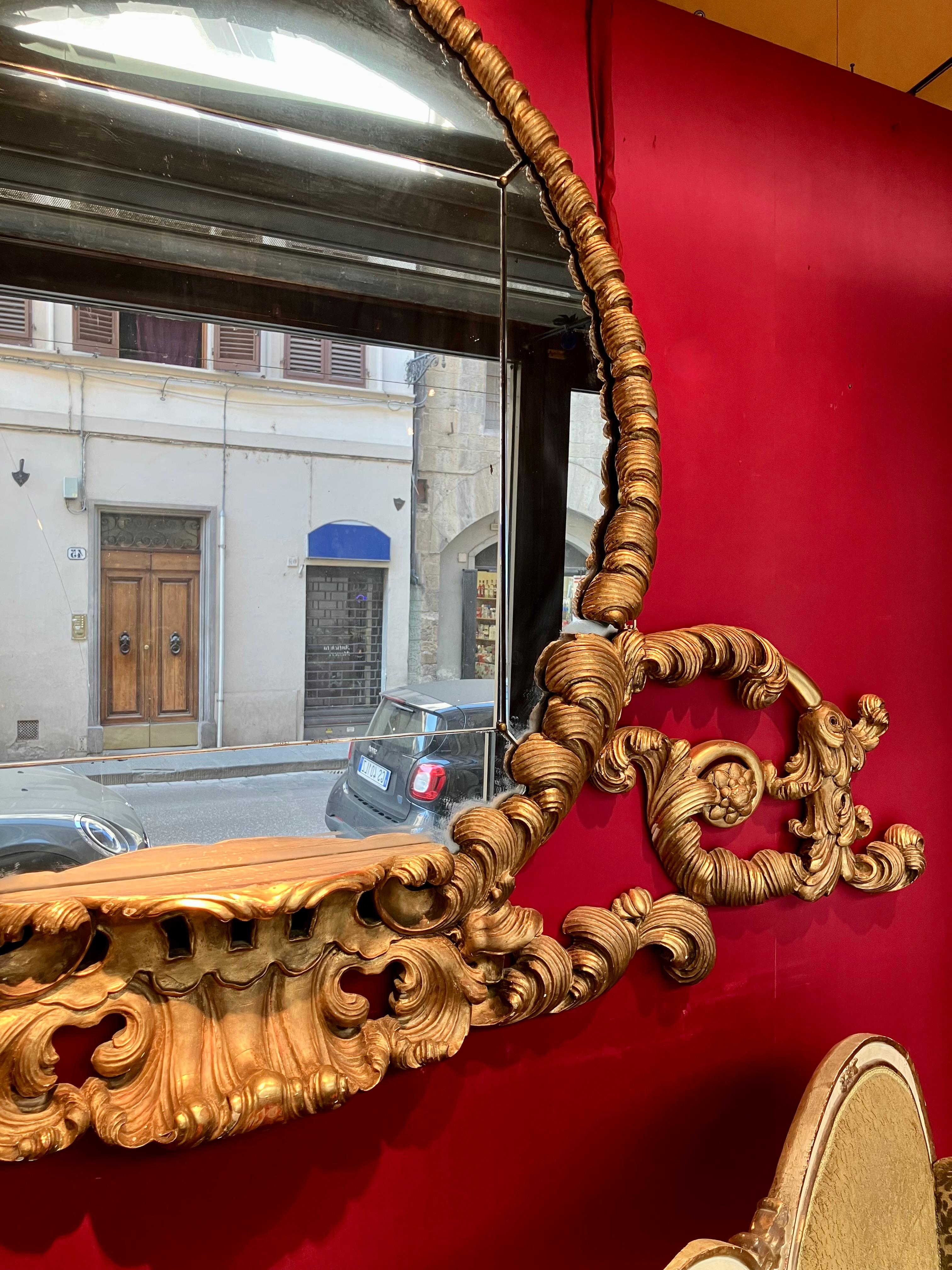 Miroir éclectique en bois doré de Florentine du 19e siècle, avec provenance cinématographique en vente 1