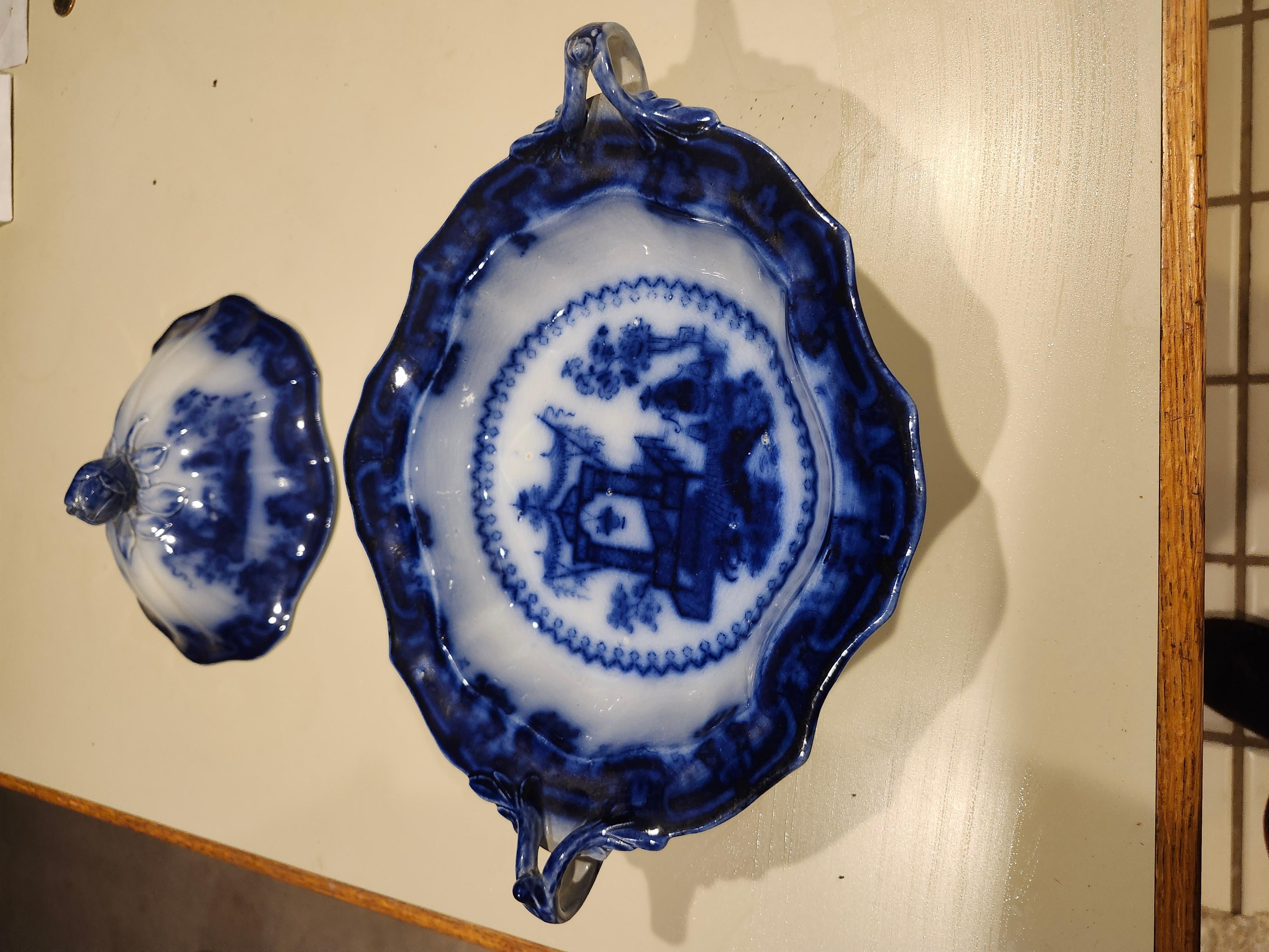 Piatto coperto blu Flow del XIX secolo con manici di Tj & J Mayer Inghilterra C1840 in vendita 3
