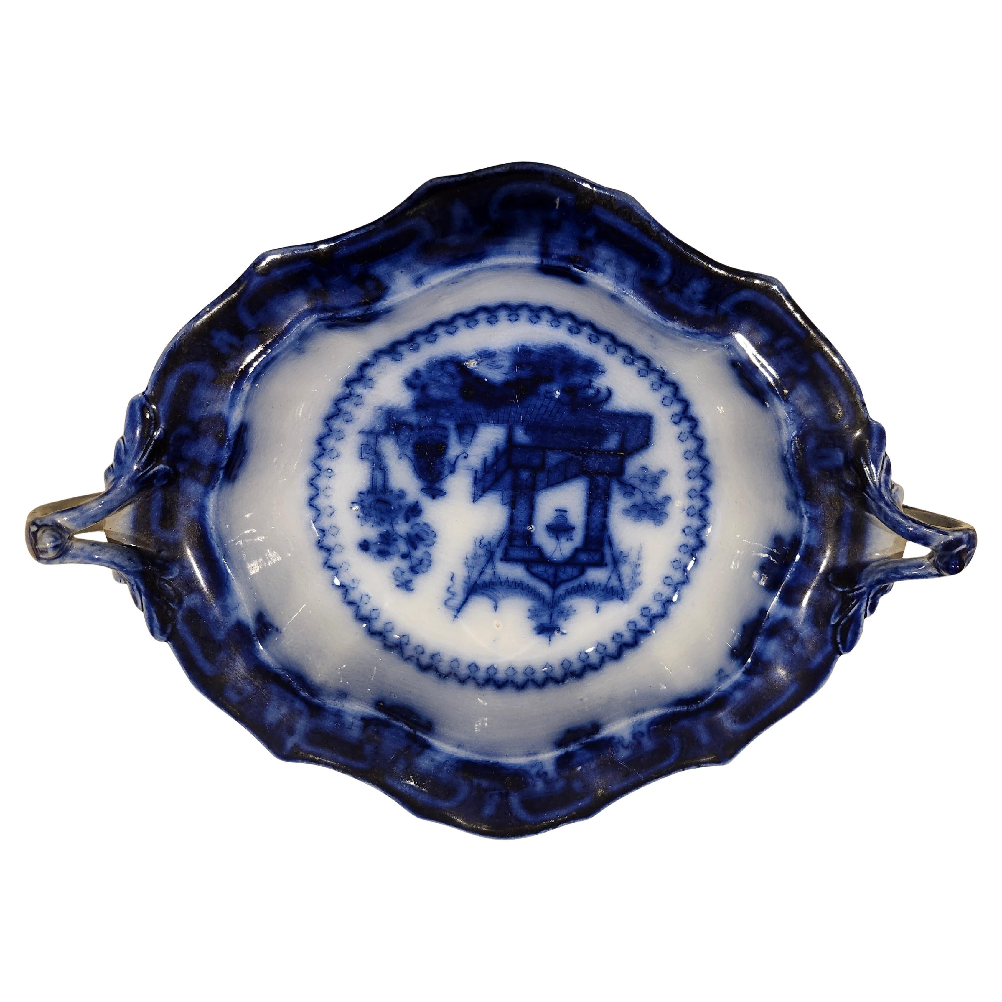 Cineserie Piatto coperto blu Flow del XIX secolo con manici di Tj & J Mayer Inghilterra C1840 in vendita