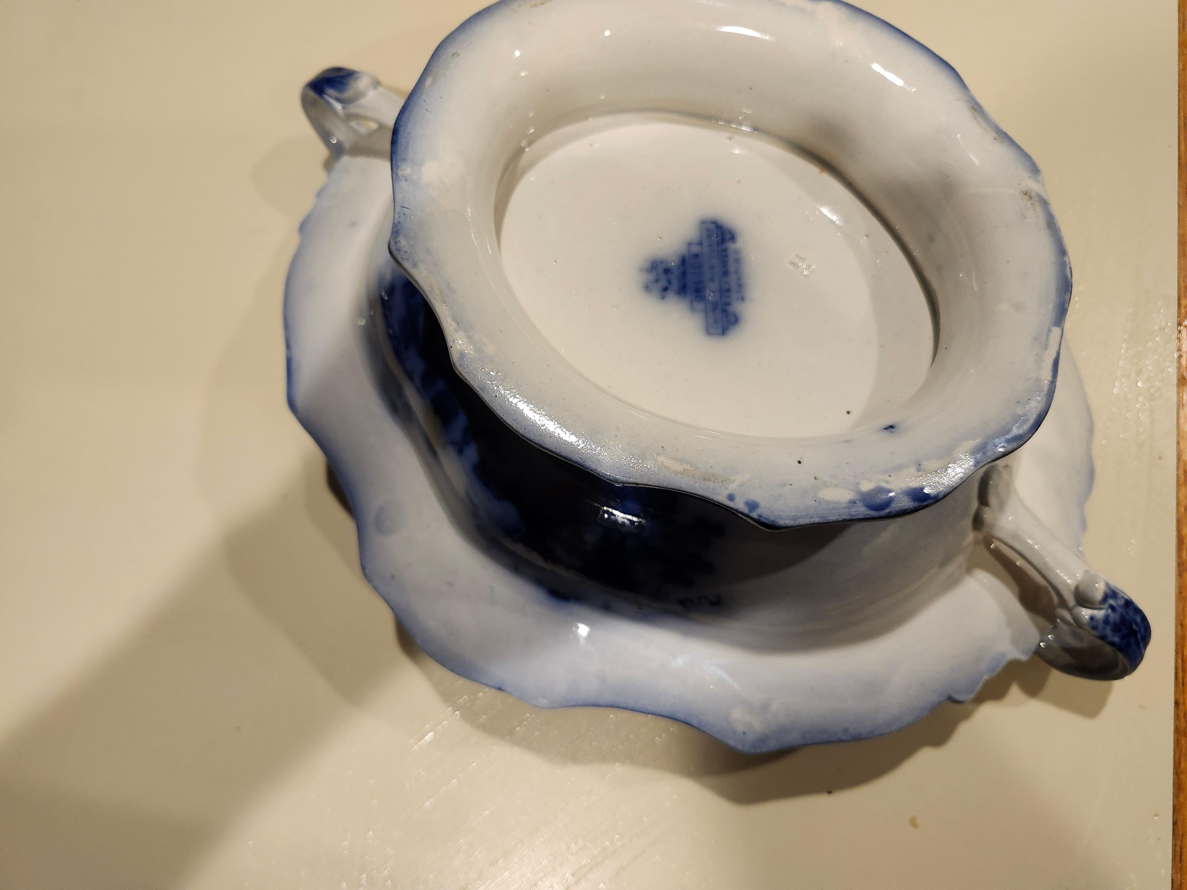 Piatto coperto blu Flow del XIX secolo con manici di Tj & J Mayer Inghilterra C1840 in vendita 1