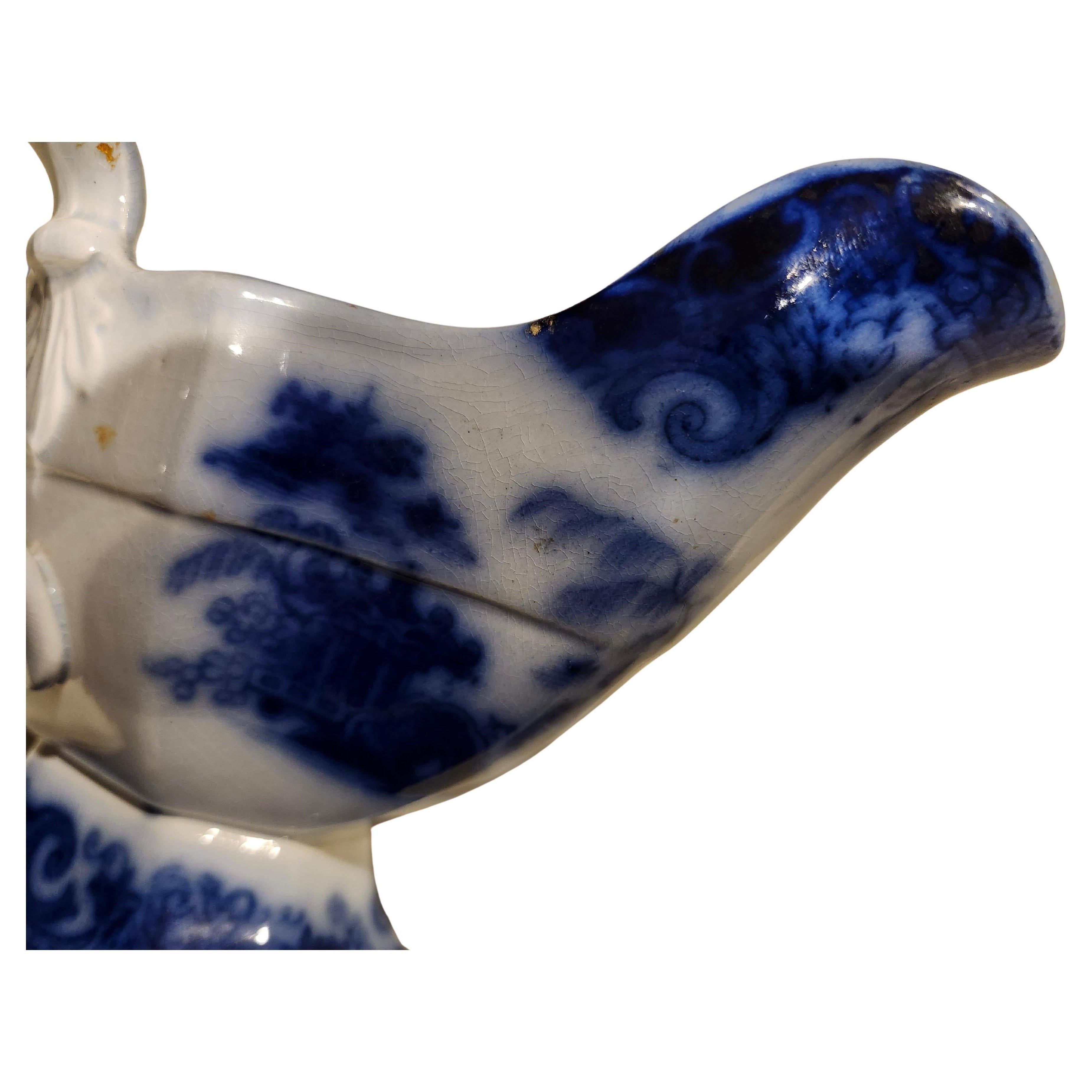 Flow Blue Gravy Sauce Boat mit zwei Henkeln aus dem 19. Jahrhundert (Chinesischer Export) im Angebot