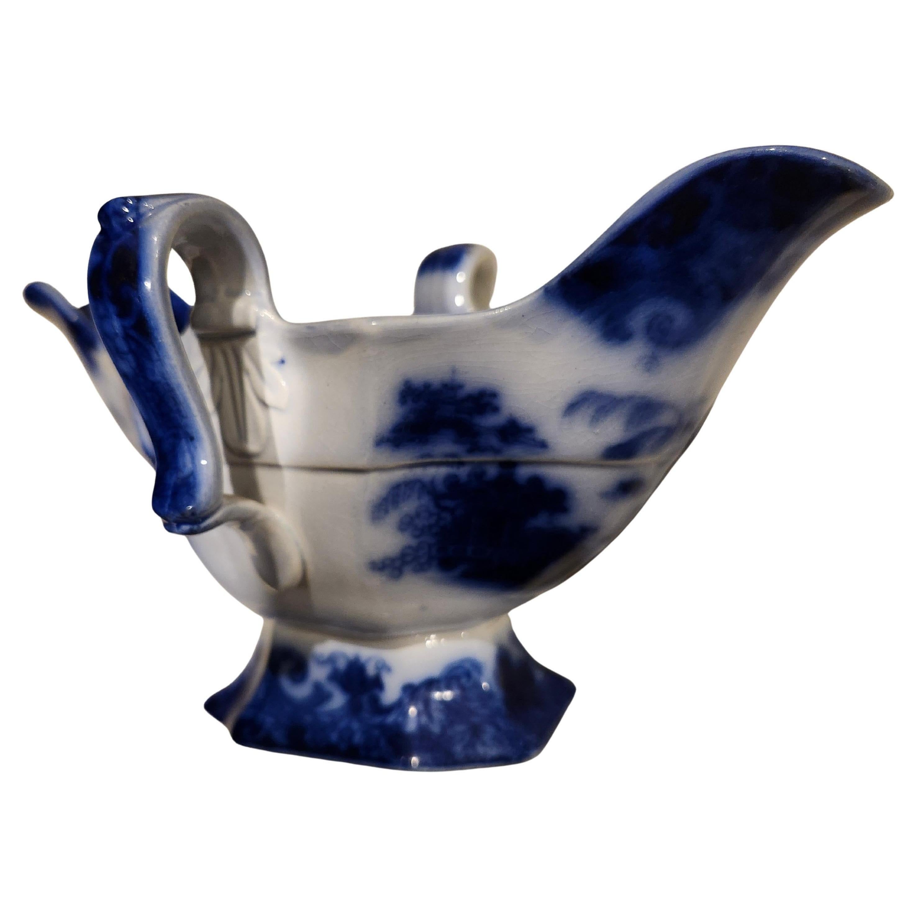 Flow Blue Gravy Sauce Boat mit zwei Henkeln aus dem 19. Jahrhundert (Chinesisch) im Angebot
