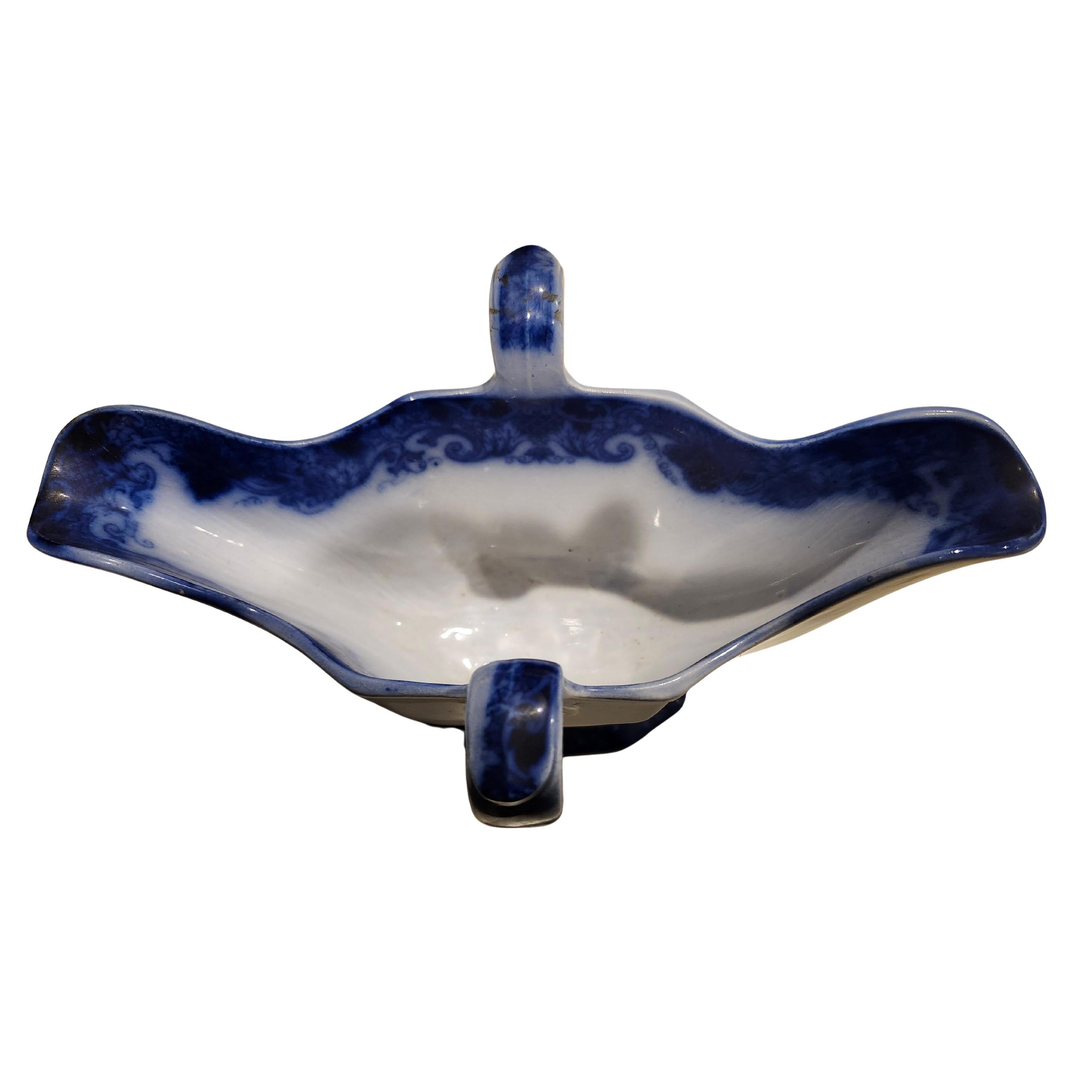 Flow Blue Gravy Sauce Boat mit zwei Henkeln aus dem 19. Jahrhundert (Glasiert) im Angebot