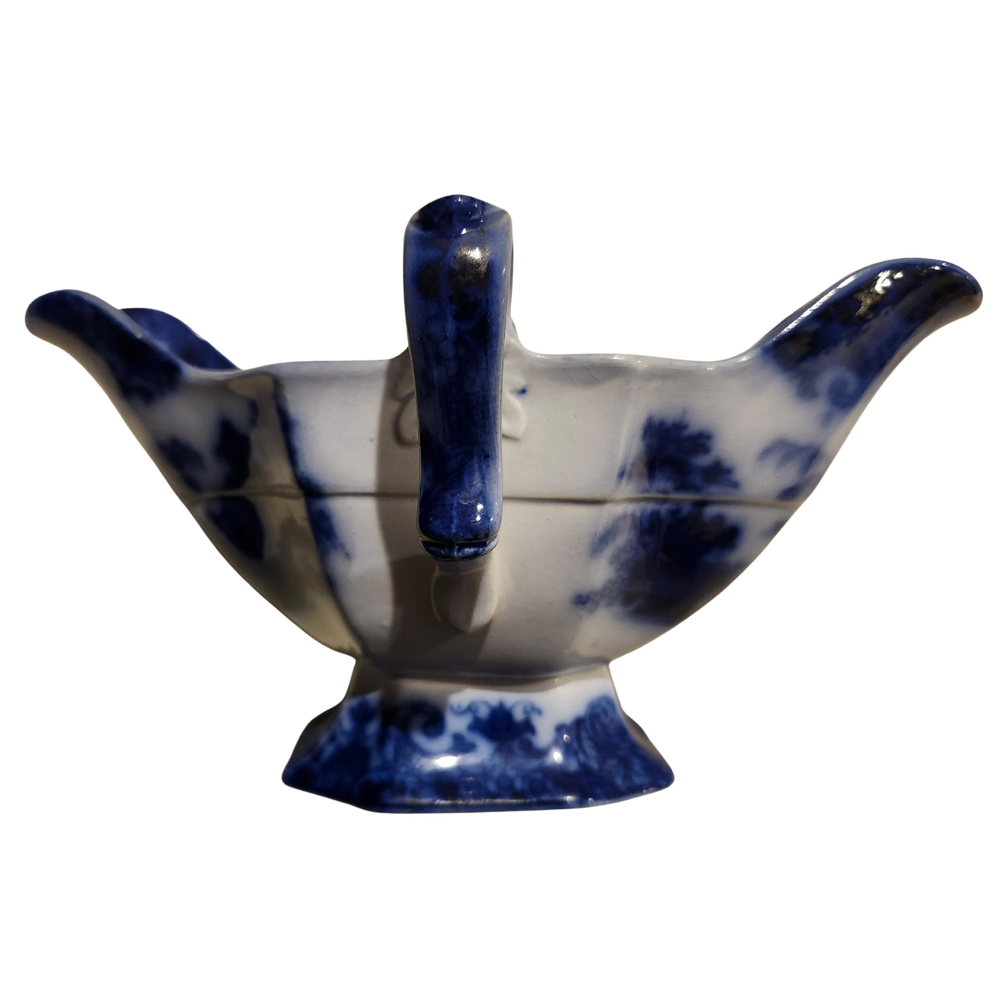 Flow Blue Gravy Sauce Boat mit zwei Henkeln aus dem 19. Jahrhundert im Zustand „Gut“ im Angebot in Port Jervis, NY
