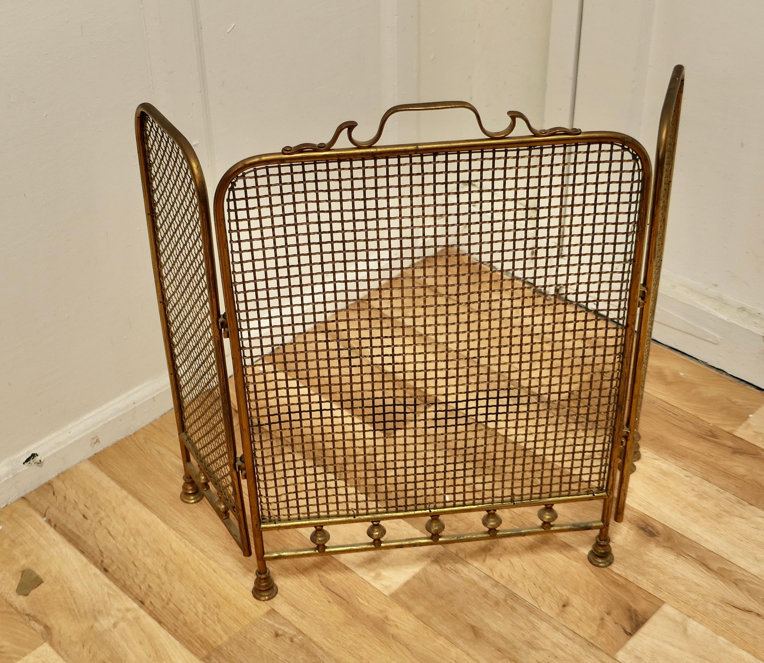19th Century Folding Brass Fire Guard In Good Condition In Chillerton, Isle of Wight