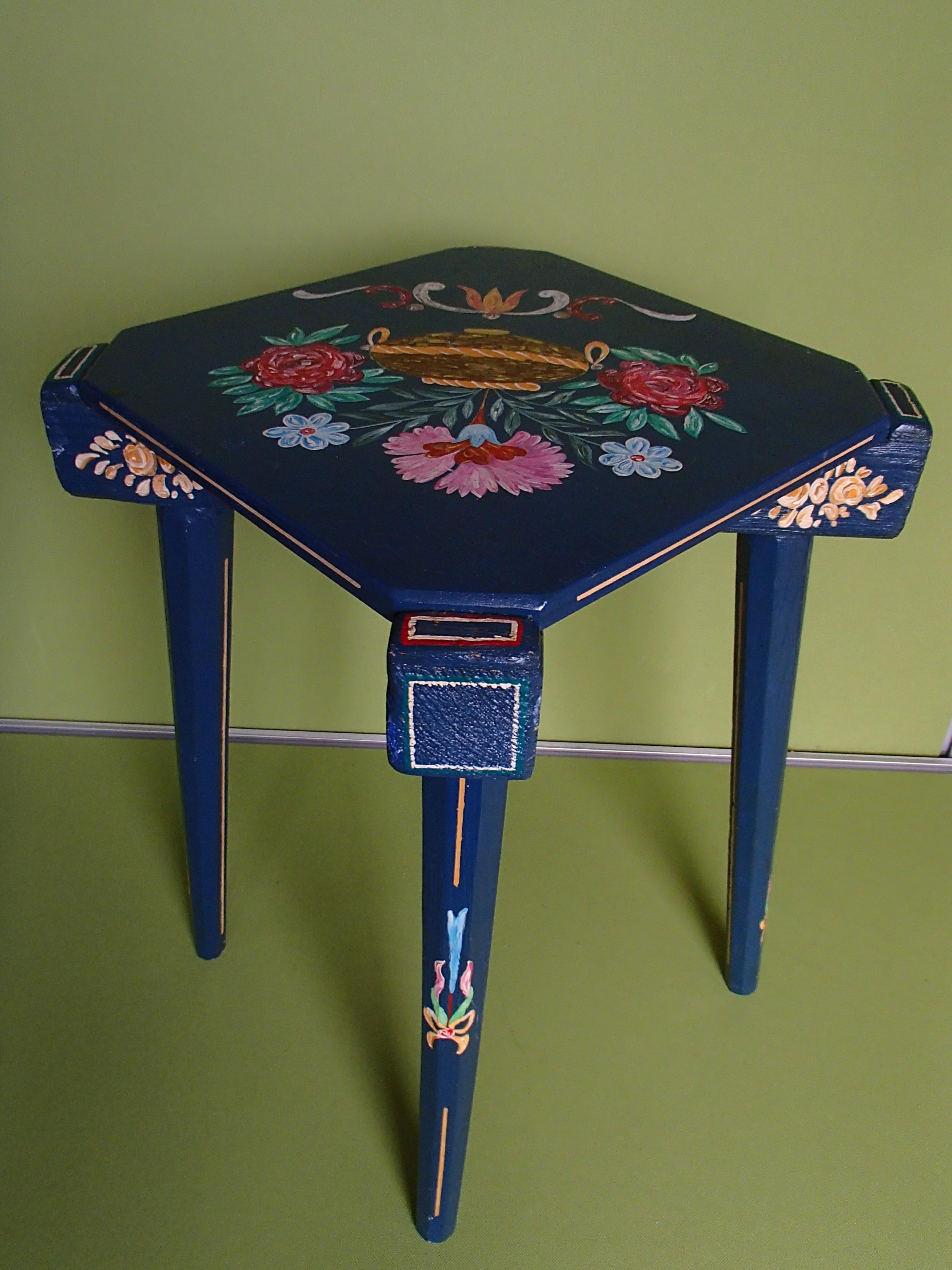 19th century folk art blue wooden stool or side table hand painted flowers For Sale 5