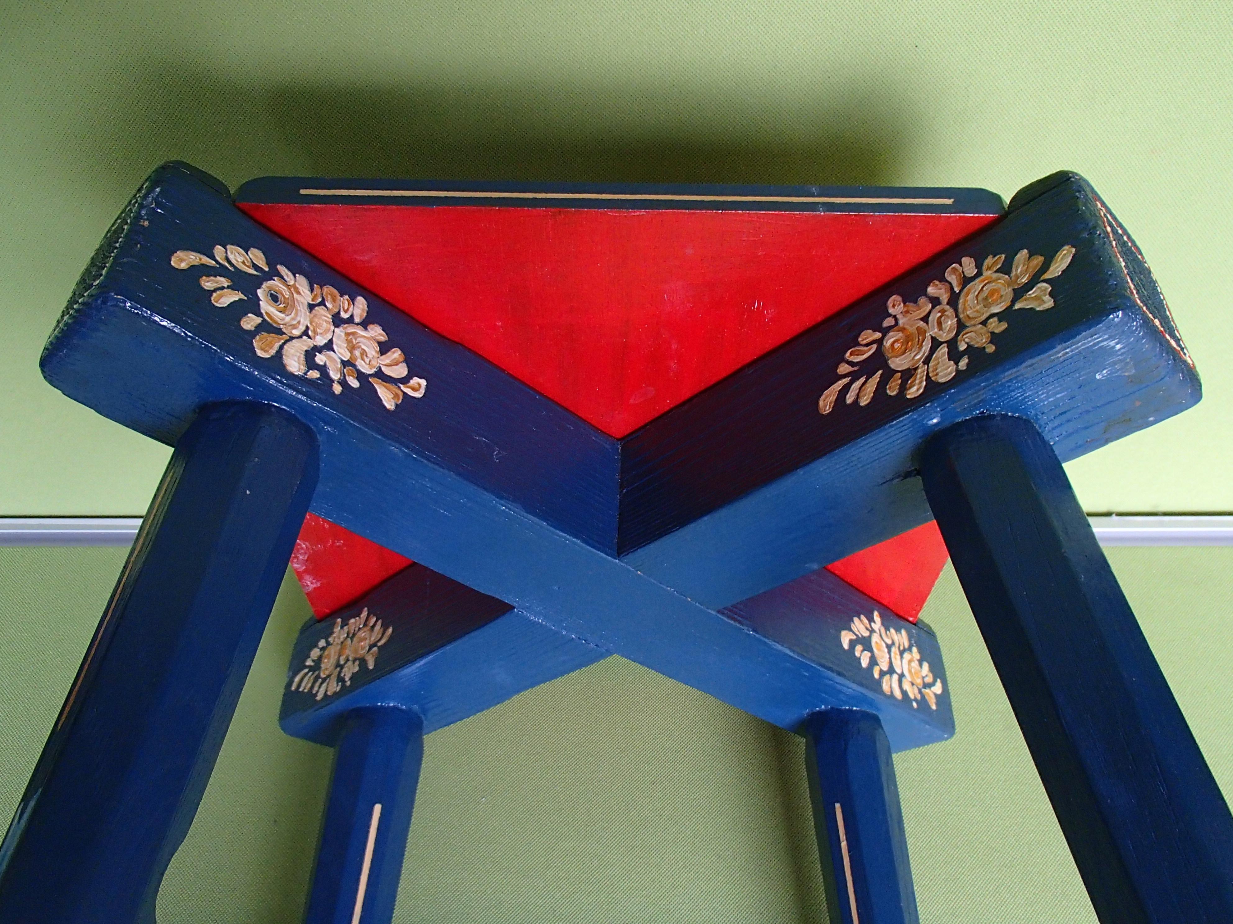 19th century folk art blue wooden stool or side table hand painted flowers For Sale 1