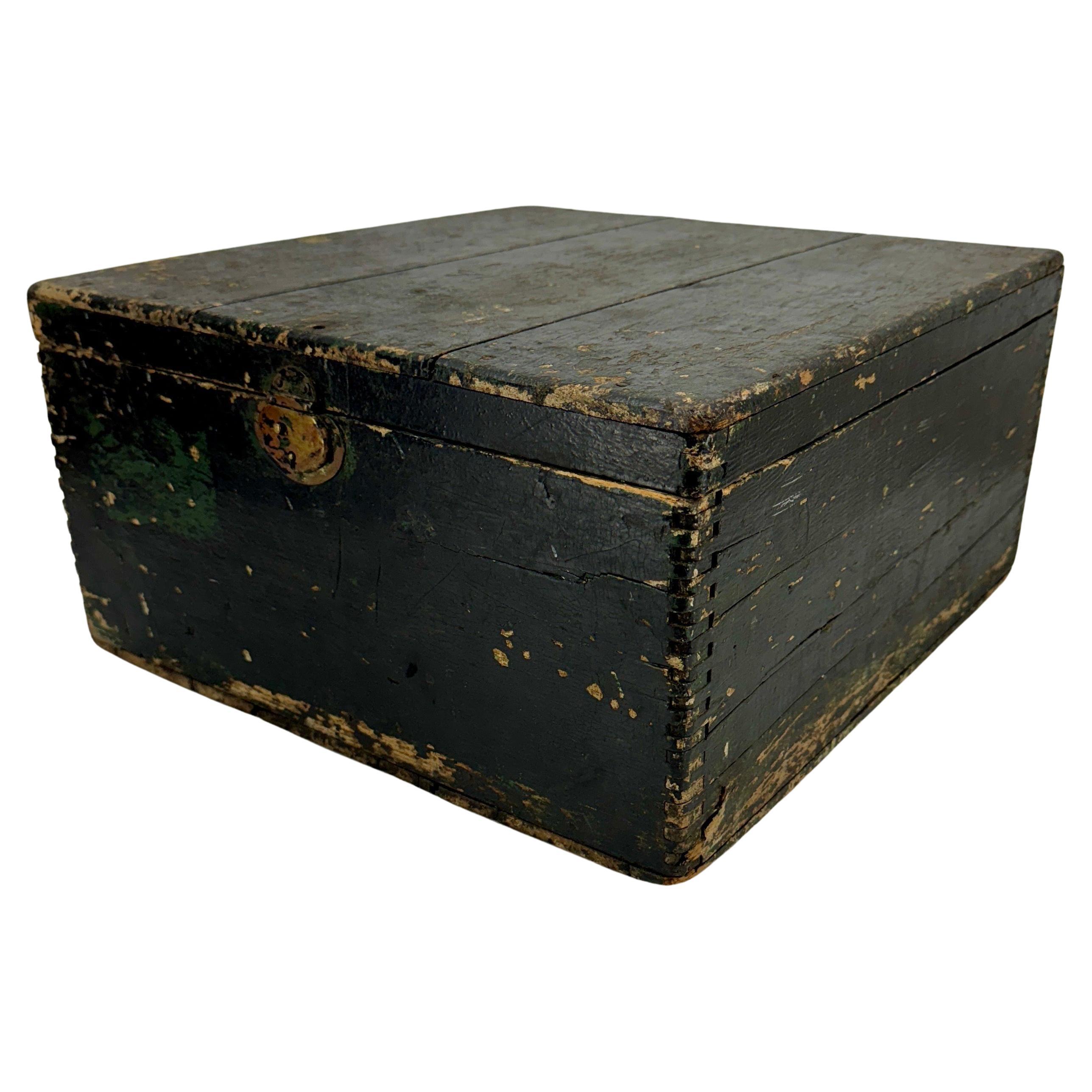 19th Century Folk Art Wood Black Painted Box In Good Condition For Sale In Haddonfield, NJ