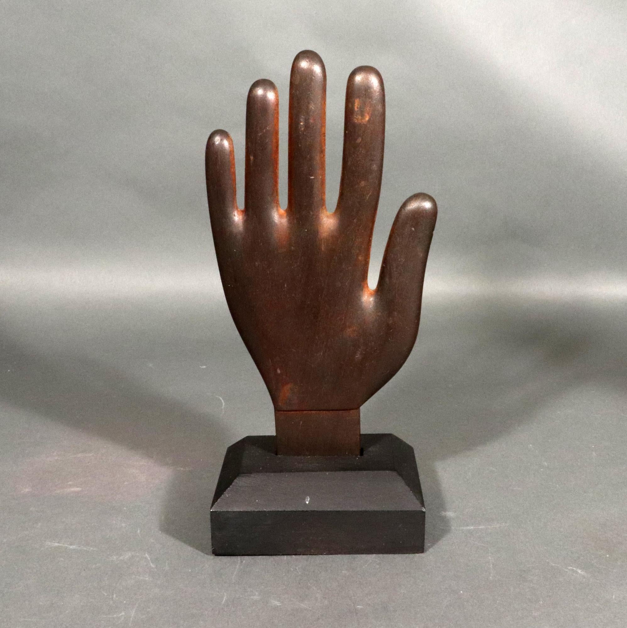19. Jahrhundert Folk Art hölzerne Hand Handschuh Bahre (Volkskunst) im Angebot