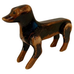 Scultura di un cane in legno, giocattolo di arte popolare del XIX secolo