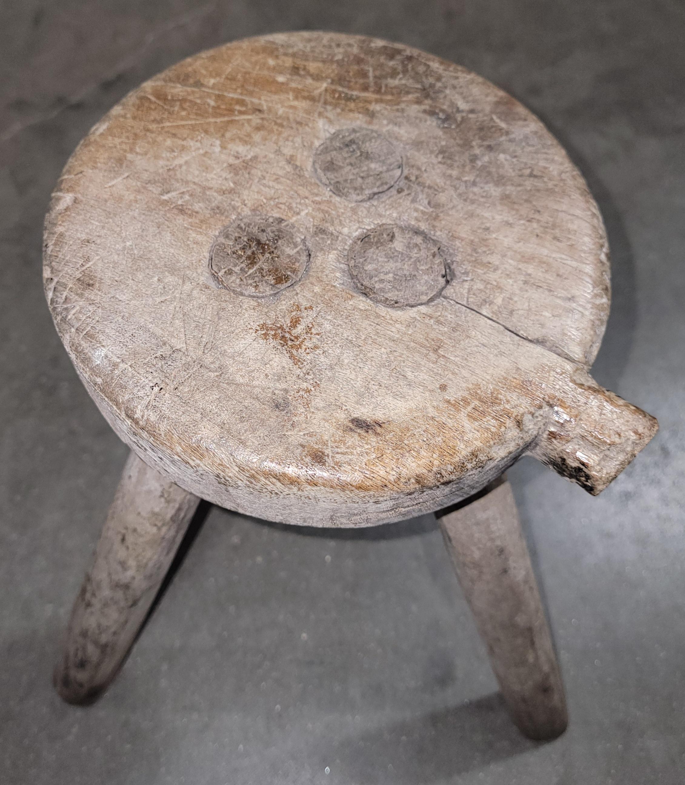 19. Jahrhundert Folky  Hocker (Handgefertigt) im Angebot