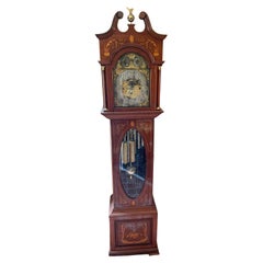 Horloge de grand-père anglaise du 19ème siècle en acajou incrusté de bois fruitier de la fin de l'époque victorienne