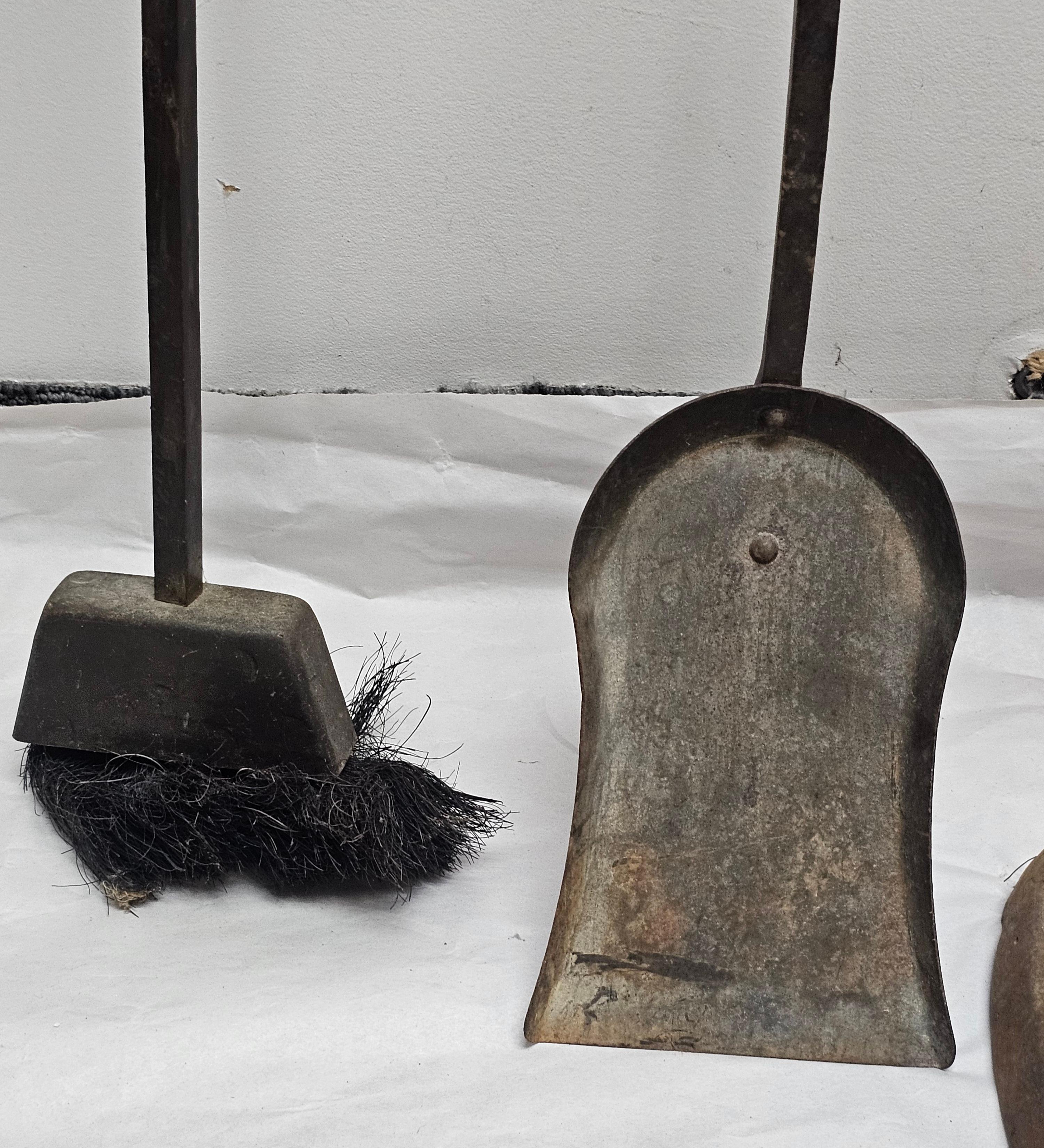19th Century Forged and Hammered  Iron Fireplace Tools Set with Stand For Sale 3