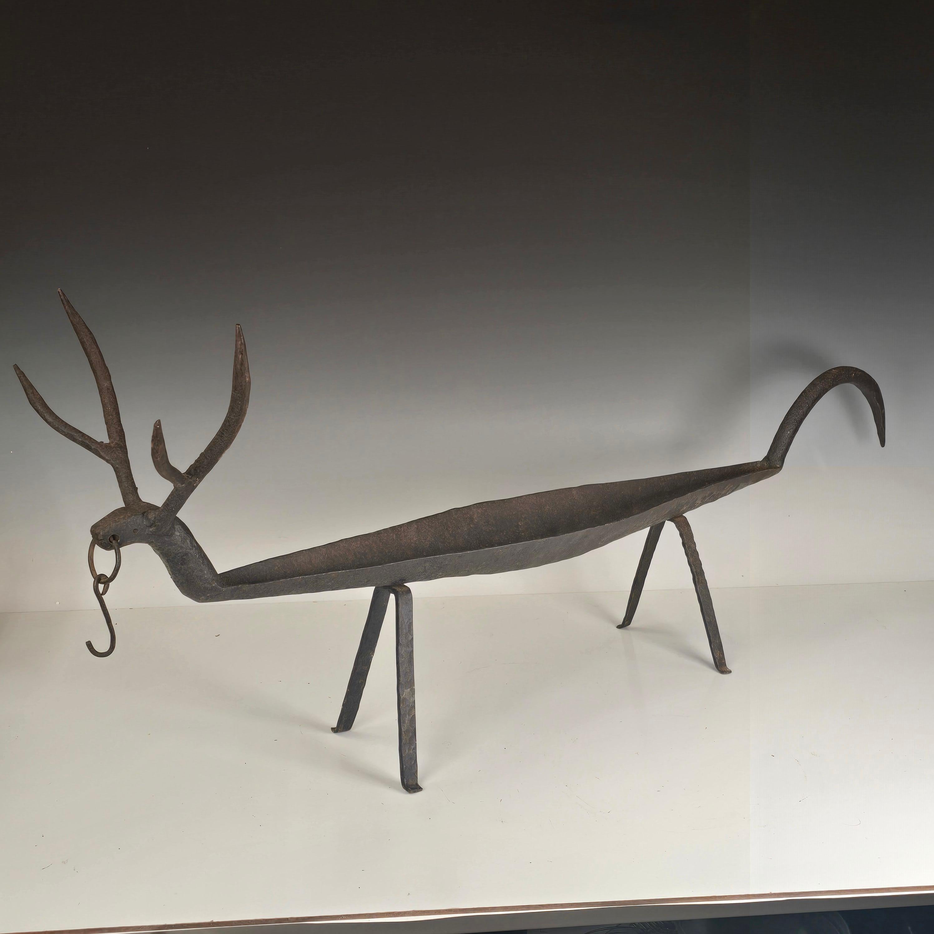 Plat rituel de noircissement des dents de cerf en fer forgé du 19e siècle en vente 4