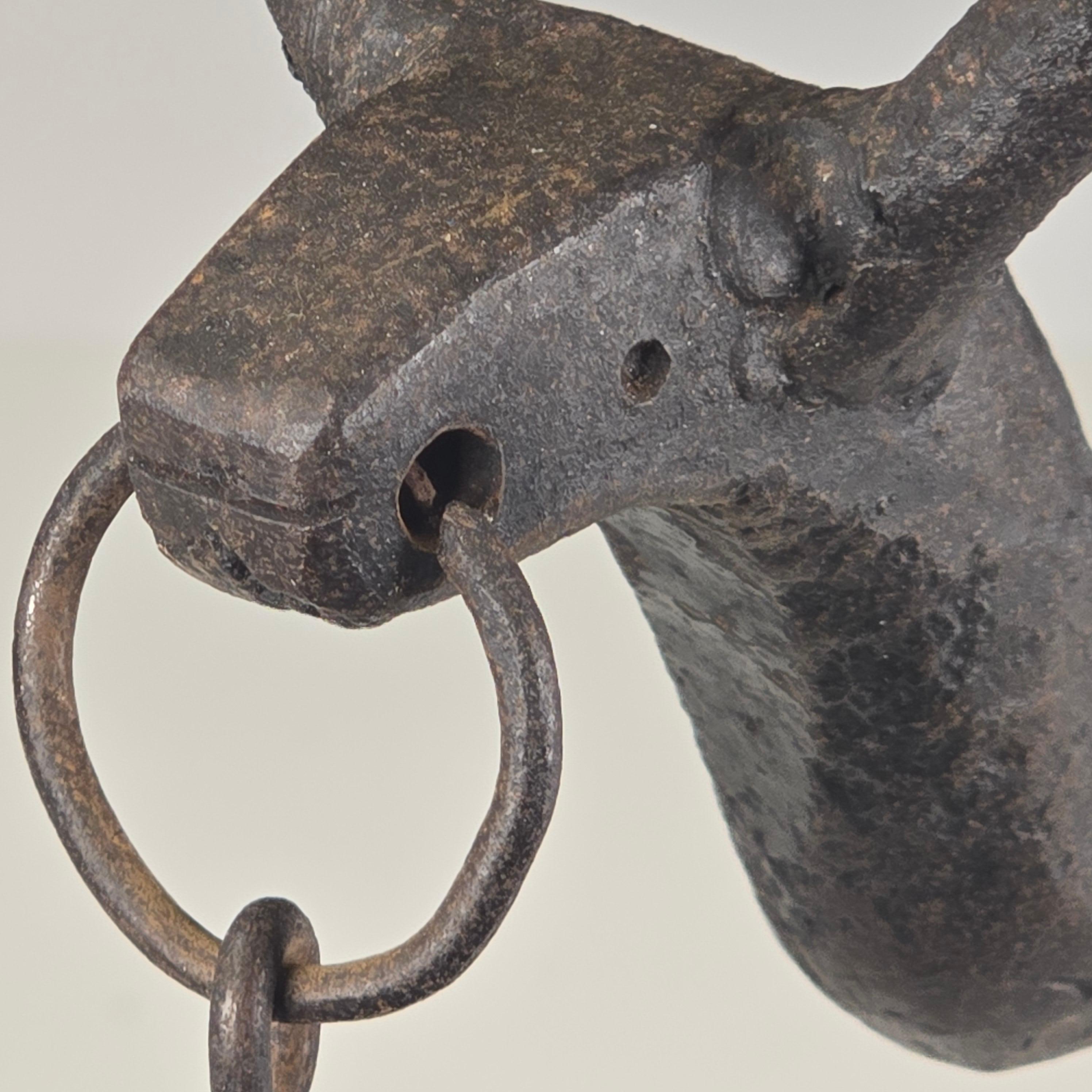 Moderne Plat rituel de noircissement des dents de cerf en fer forgé du 19e siècle en vente