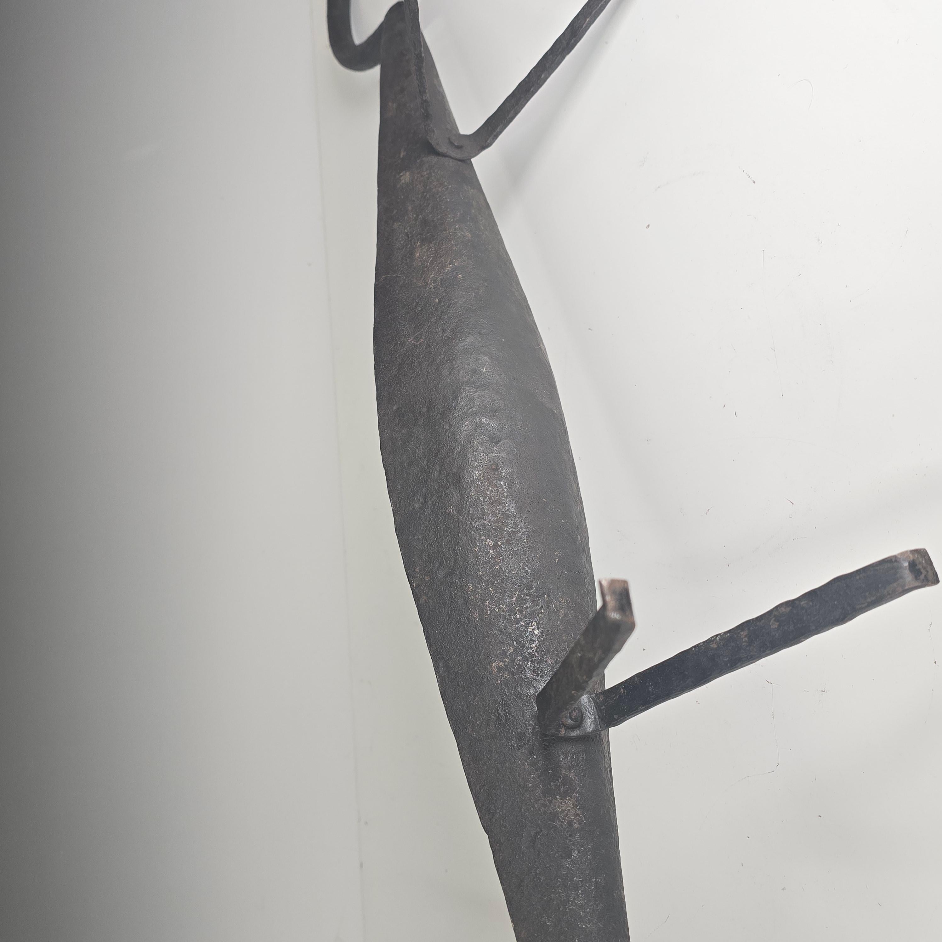 Forgé Plat rituel de noircissement des dents de cerf en fer forgé du 19e siècle en vente