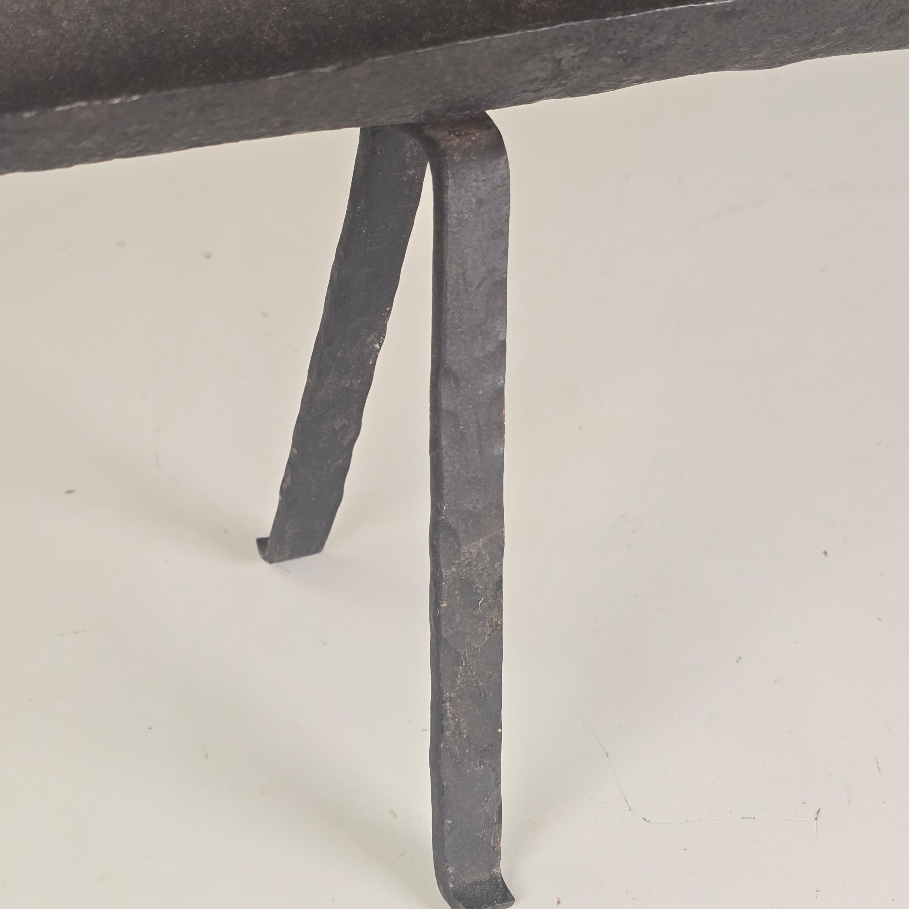 Plat rituel de noircissement des dents de cerf en fer forgé du 19e siècle Bon état - En vente à Kilmarnock, VA