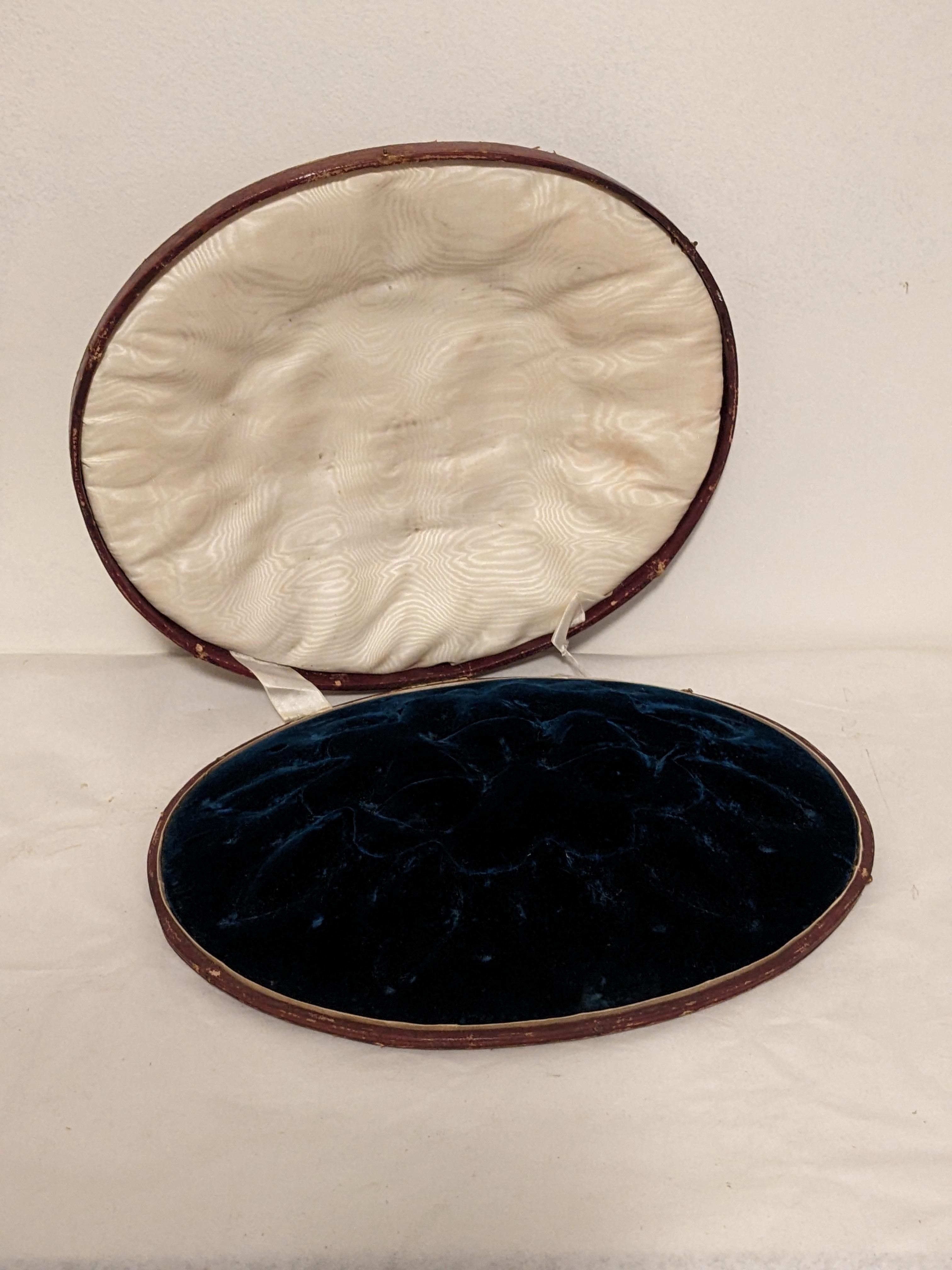 19. Jahrhundert Fossin et Fils Leder genarbt Halskette Präsentation Box im Zustand „Gut“ im Angebot in Riverdale, NY