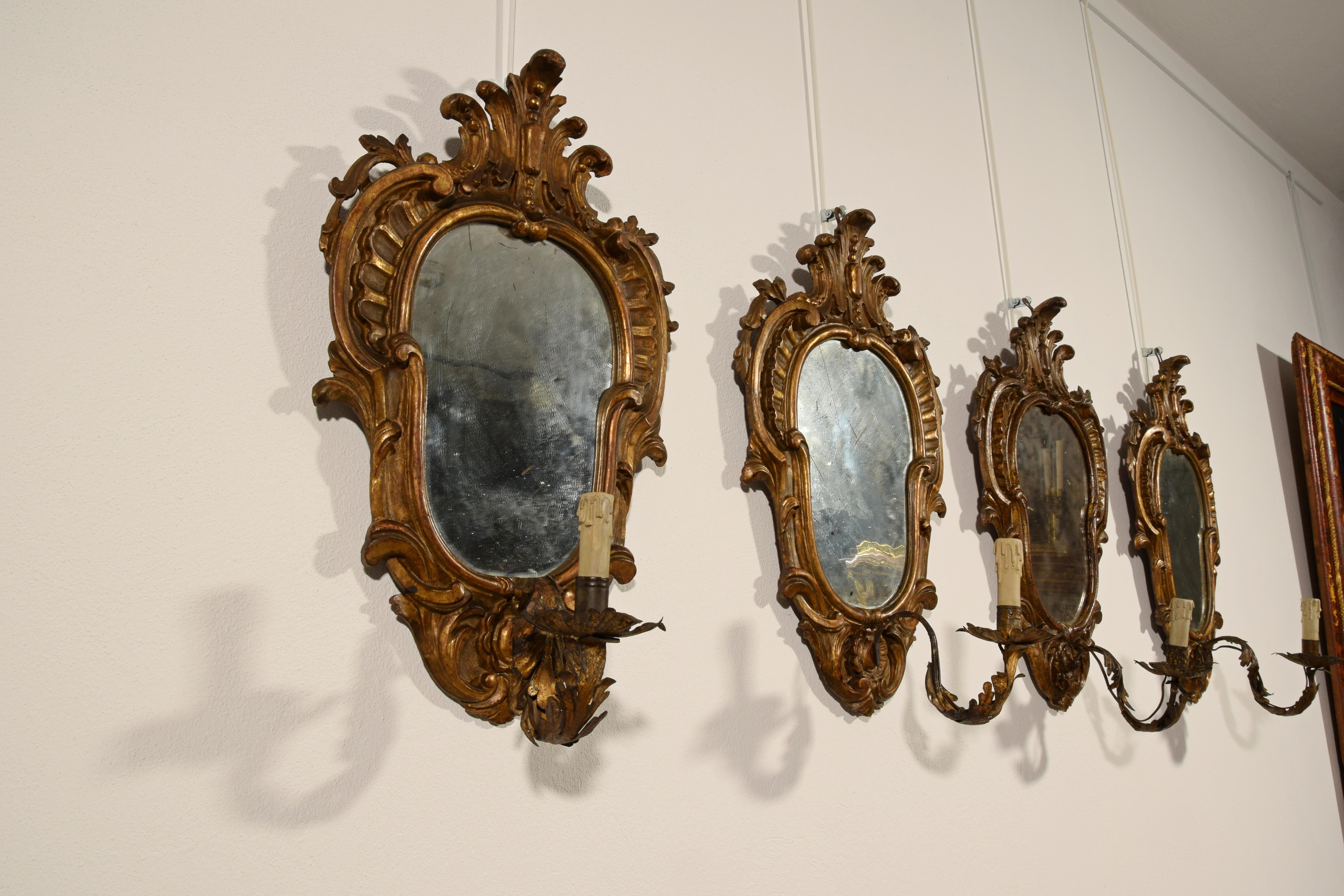 19th Century, Four Italian Carved Giltwood Louis XV Style Sconces For Sale 8