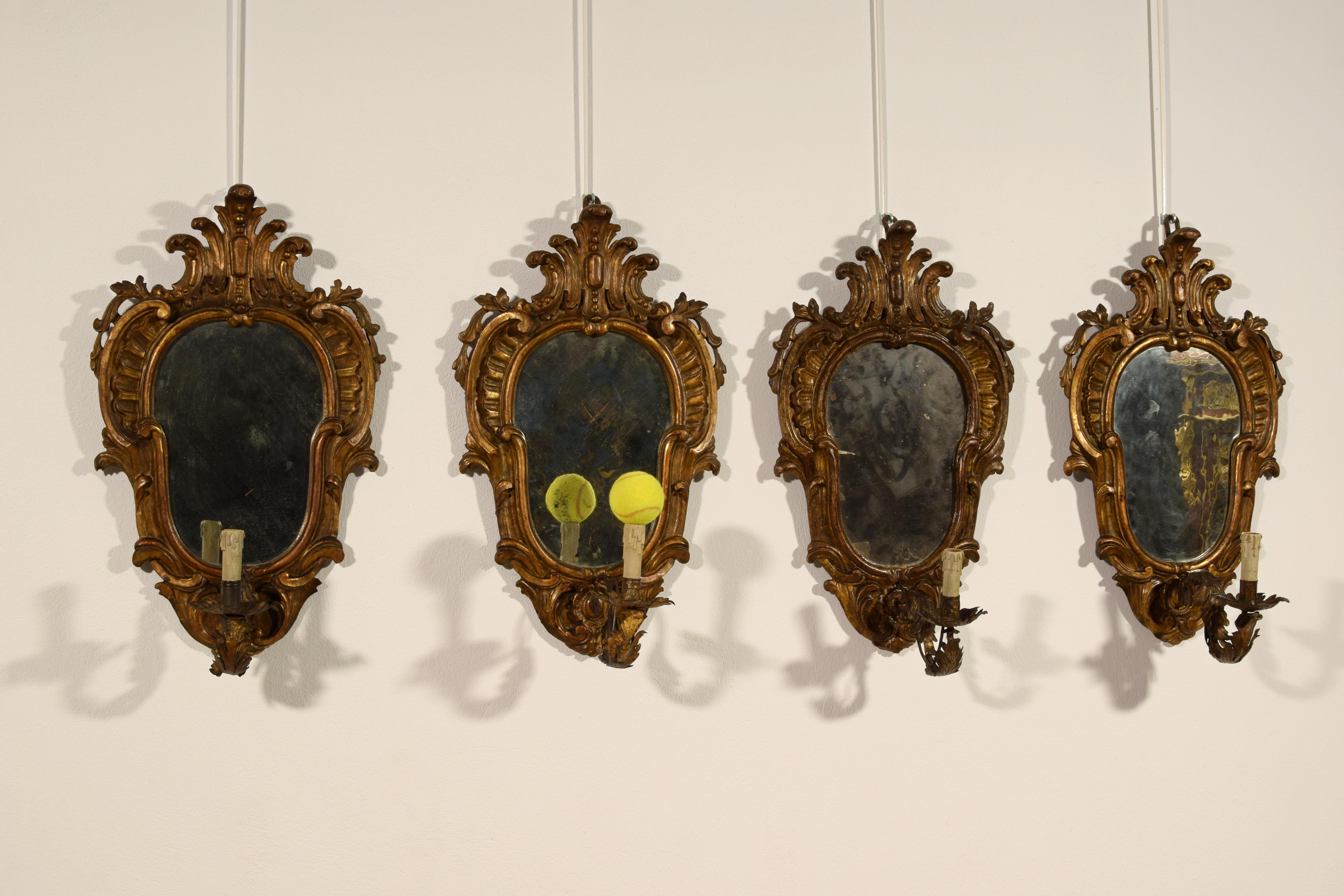 19th Century, Four Italian Carved Giltwood Louis XV Style Sconces For Sale 9