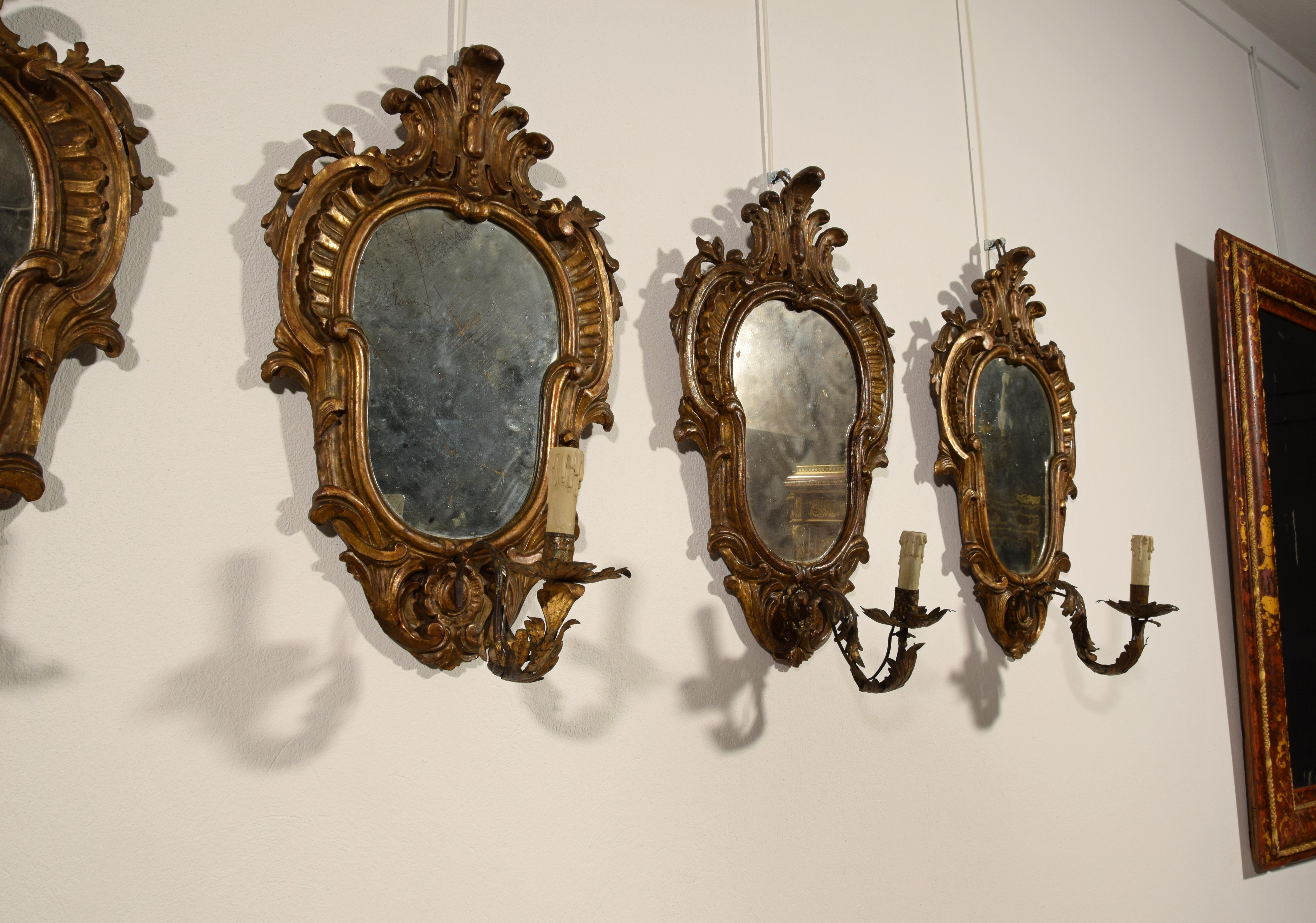 19th Century, Four Italian Carved Giltwood Louis XV Style Sconces For Sale 13