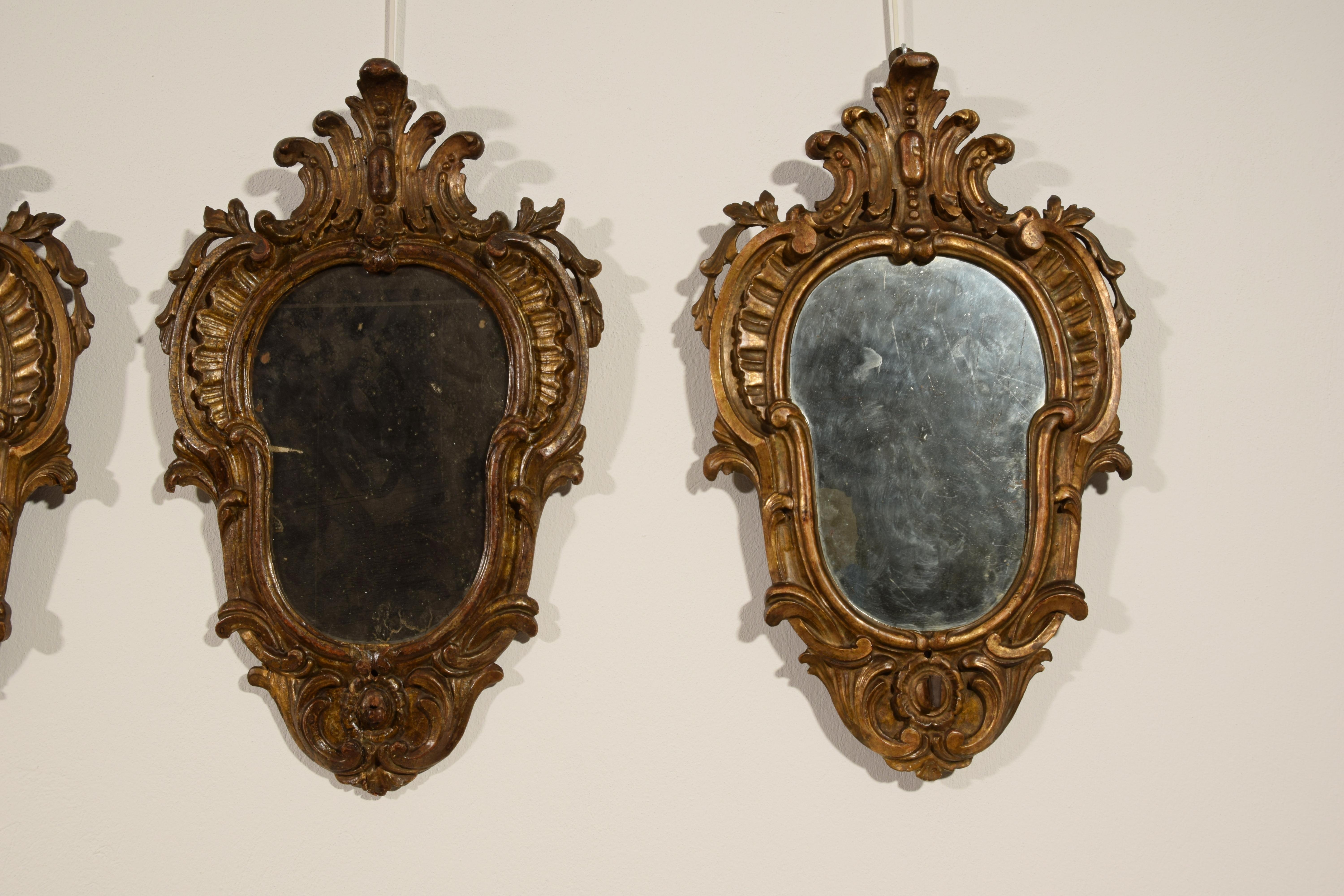 19th Century, Four Italian Carved Giltwood Louis XV Style Sconces For Sale 14
