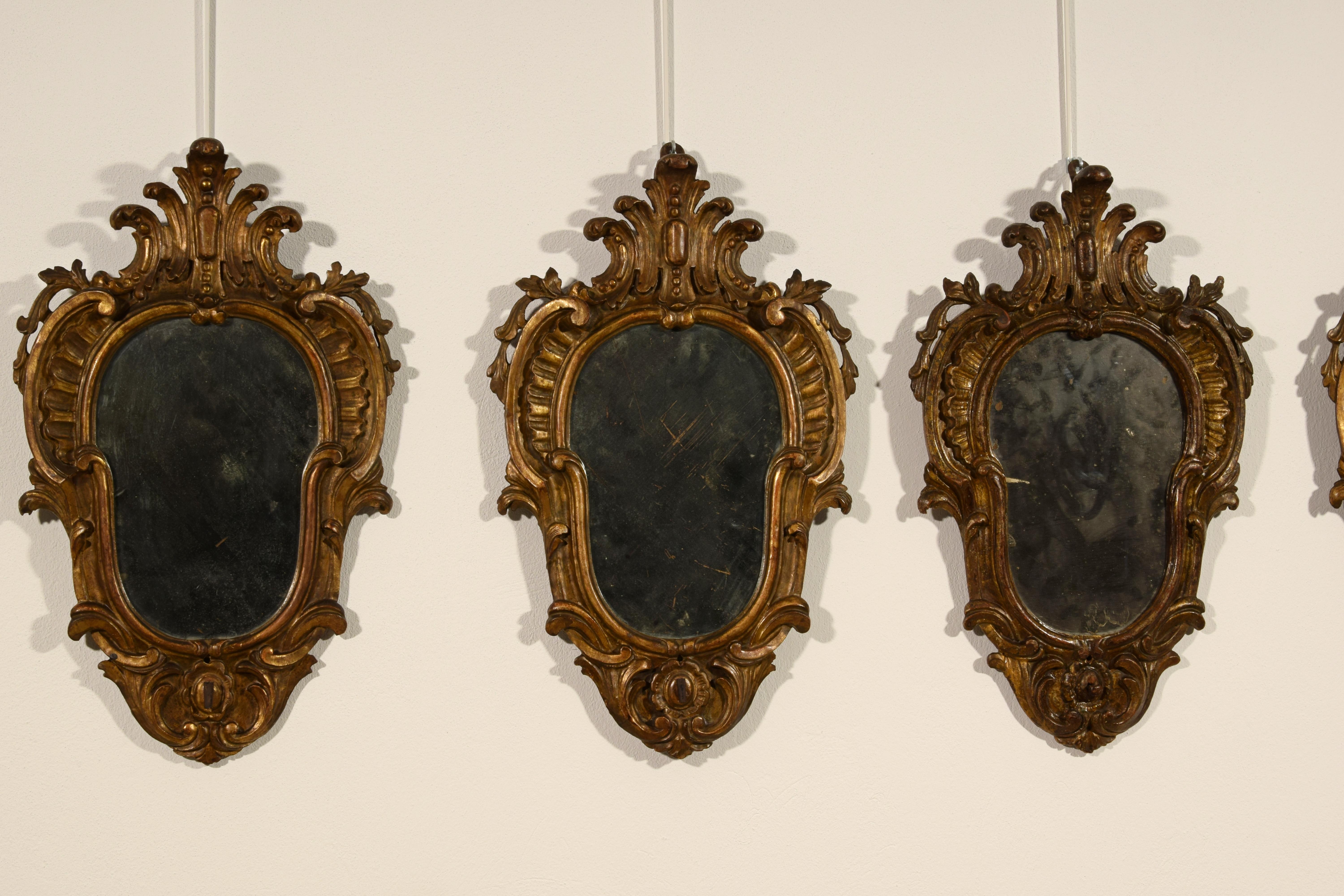 19th Century, Four Italian Carved Giltwood Louis XV Style Sconces For Sale 5