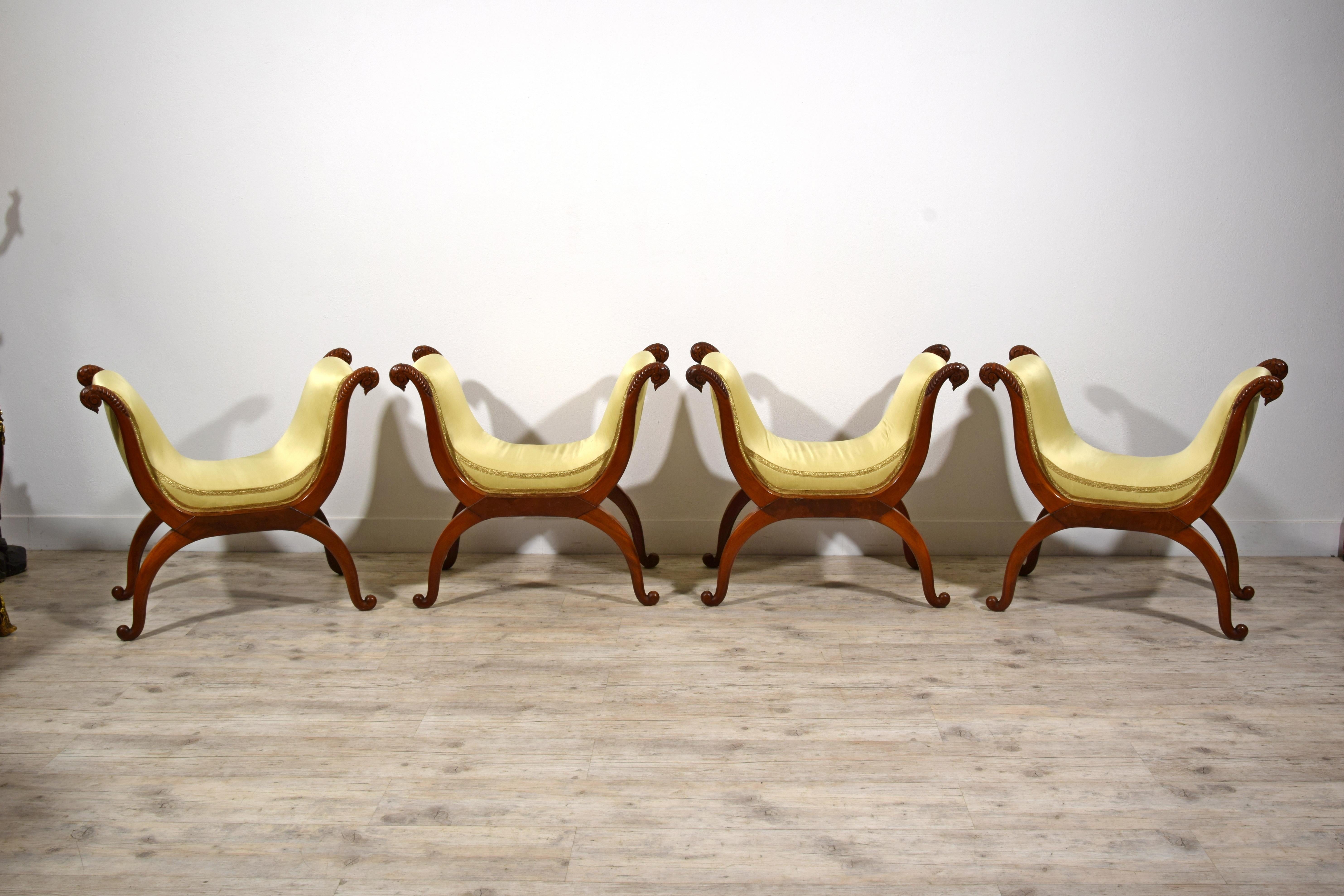 XIXe siècle, Quatre tabourets en bois curule de Toscane en vente 7