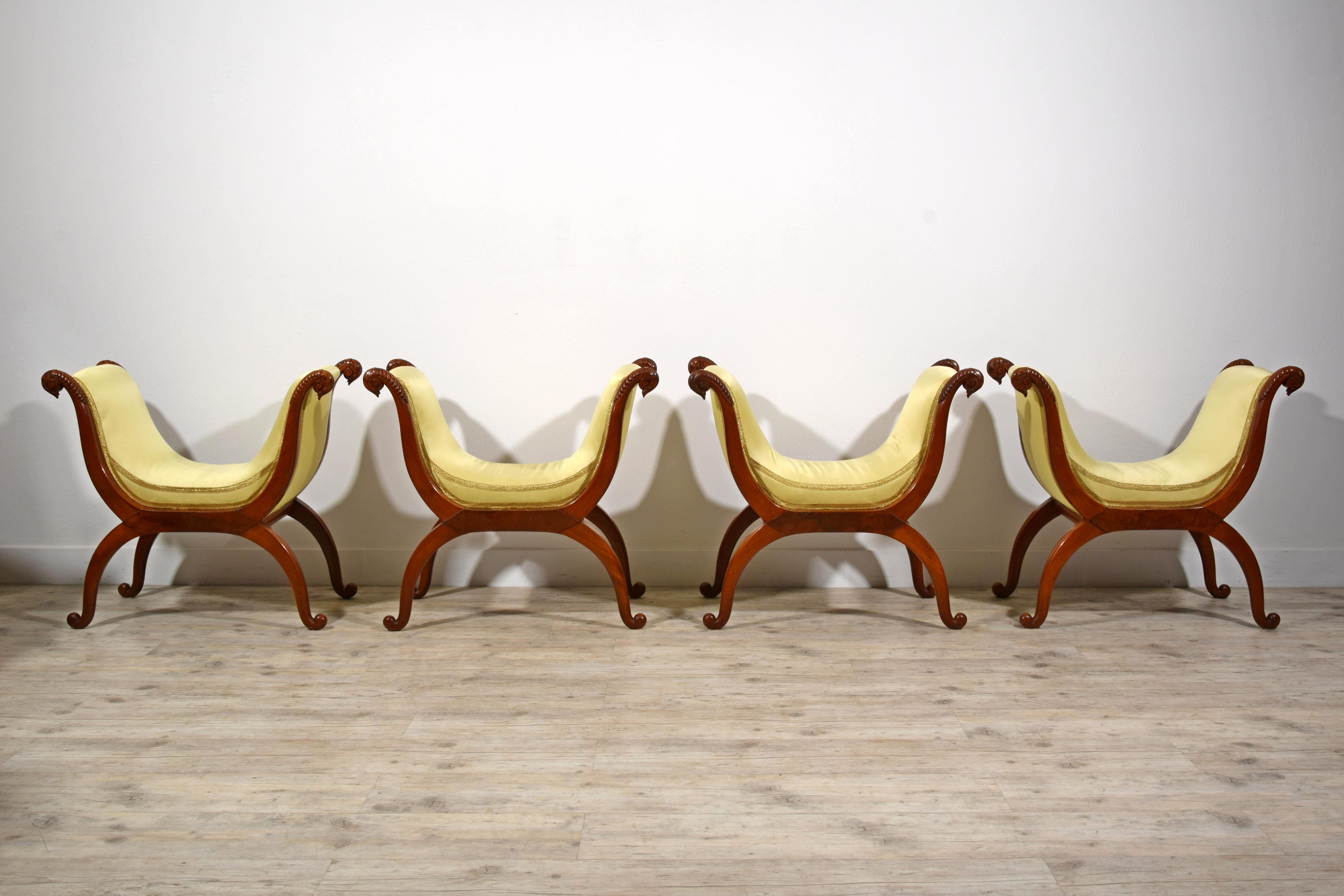 XIXe siècle, Quatre tabourets en bois curule de Toscane en vente 14