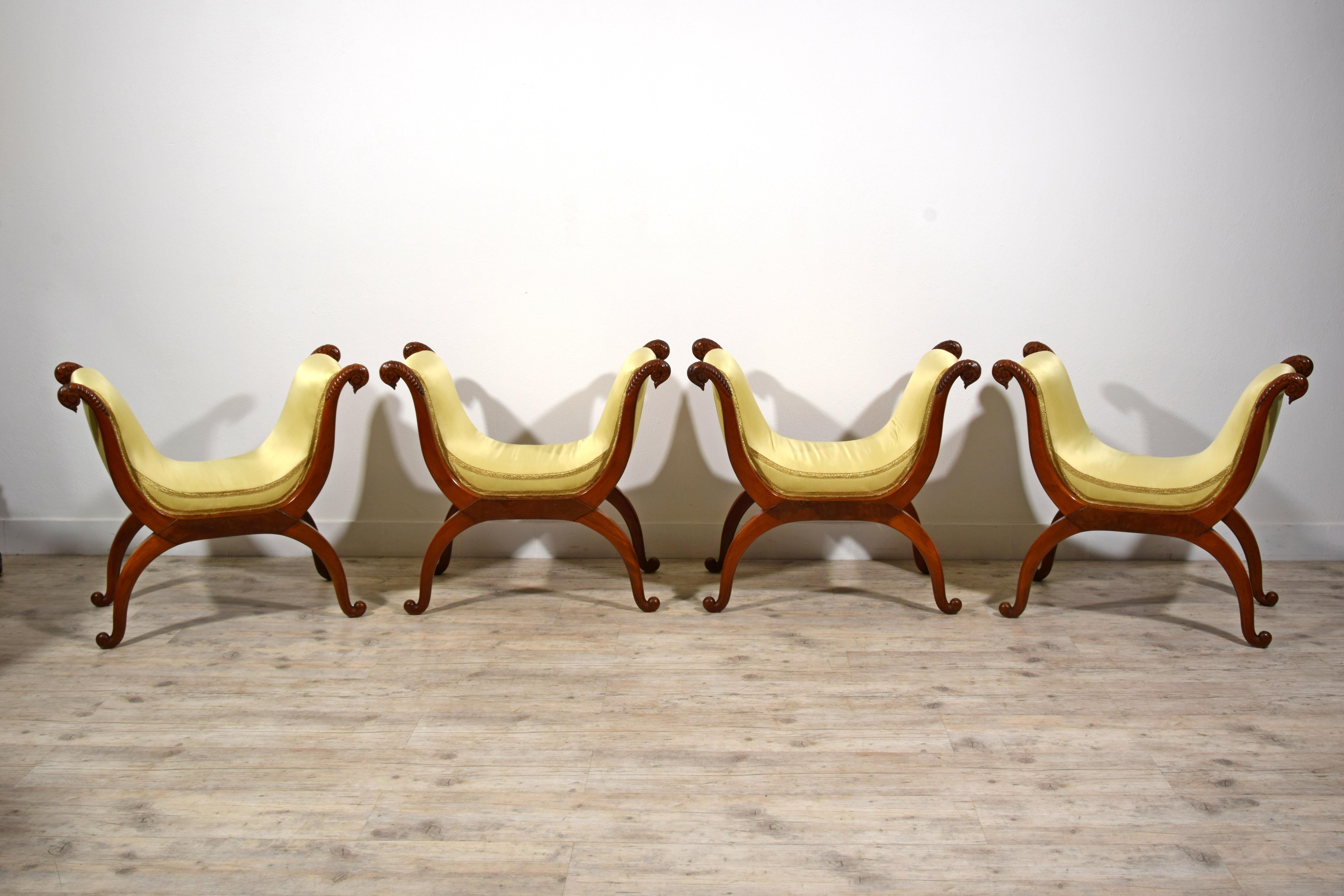 Empire XIXe siècle, Quatre tabourets en bois curule de Toscane en vente