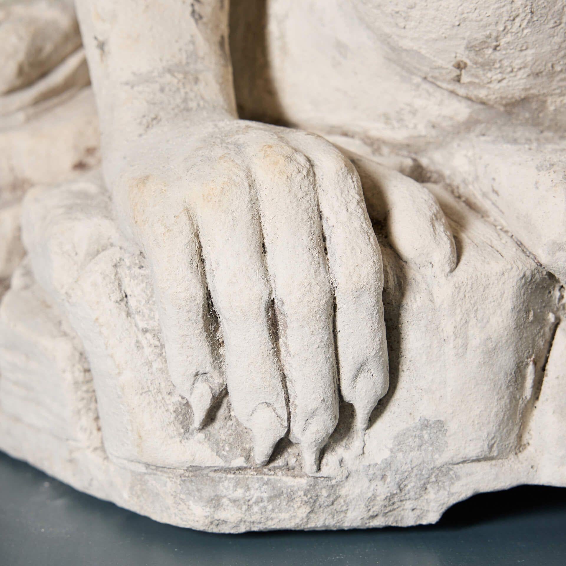 Statue en pierre fragmentaire du XIXe siècle représentant un ange et le diable État moyen - En vente à Wormelow, Herefordshire