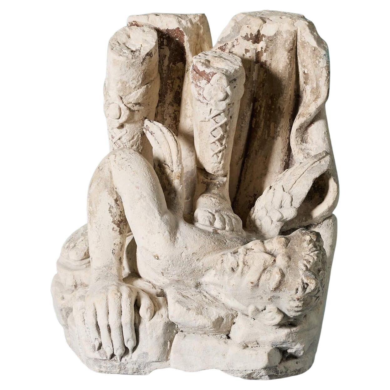 Statue en pierre fragmentaire du XIXe siècle représentant un ange et le diable en vente