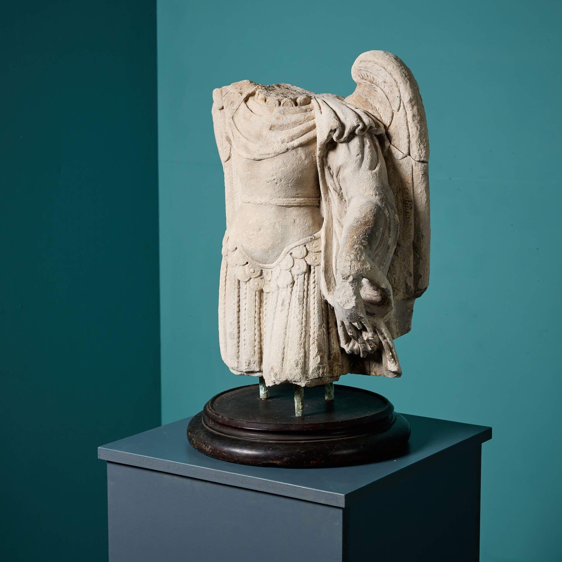 Estatua de piedra fragmentaria del siglo XIX con torso de ángel en Bastante bueno estado para la venta en Wormelow, Herefordshire