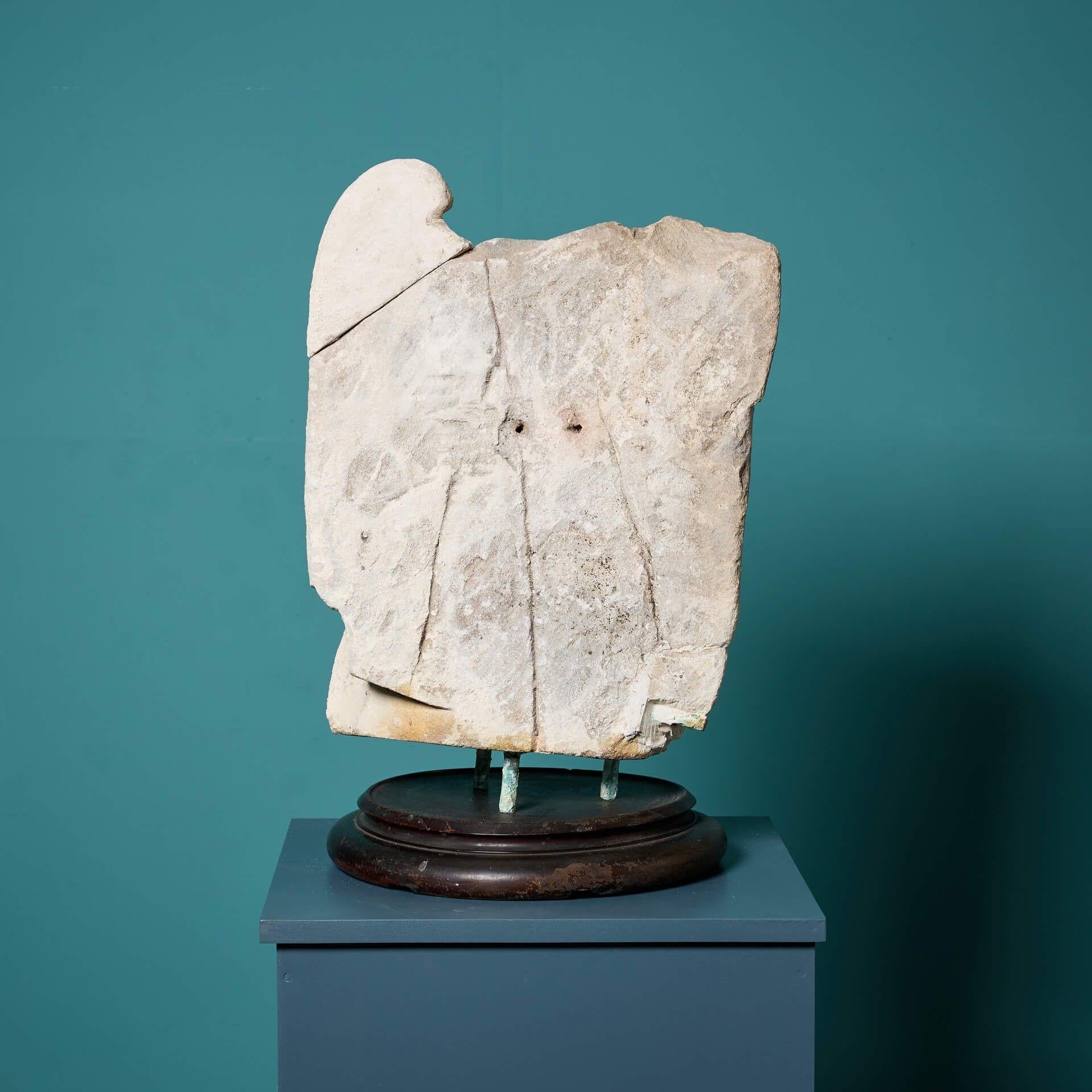 Estatua de piedra fragmentaria del siglo XIX con torso de ángel Caliza en venta