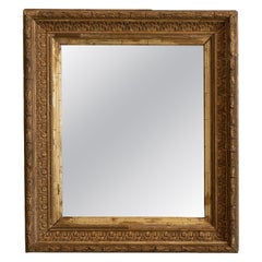 Specchio antico francese del XIX secolo in legno intagliato e dorato