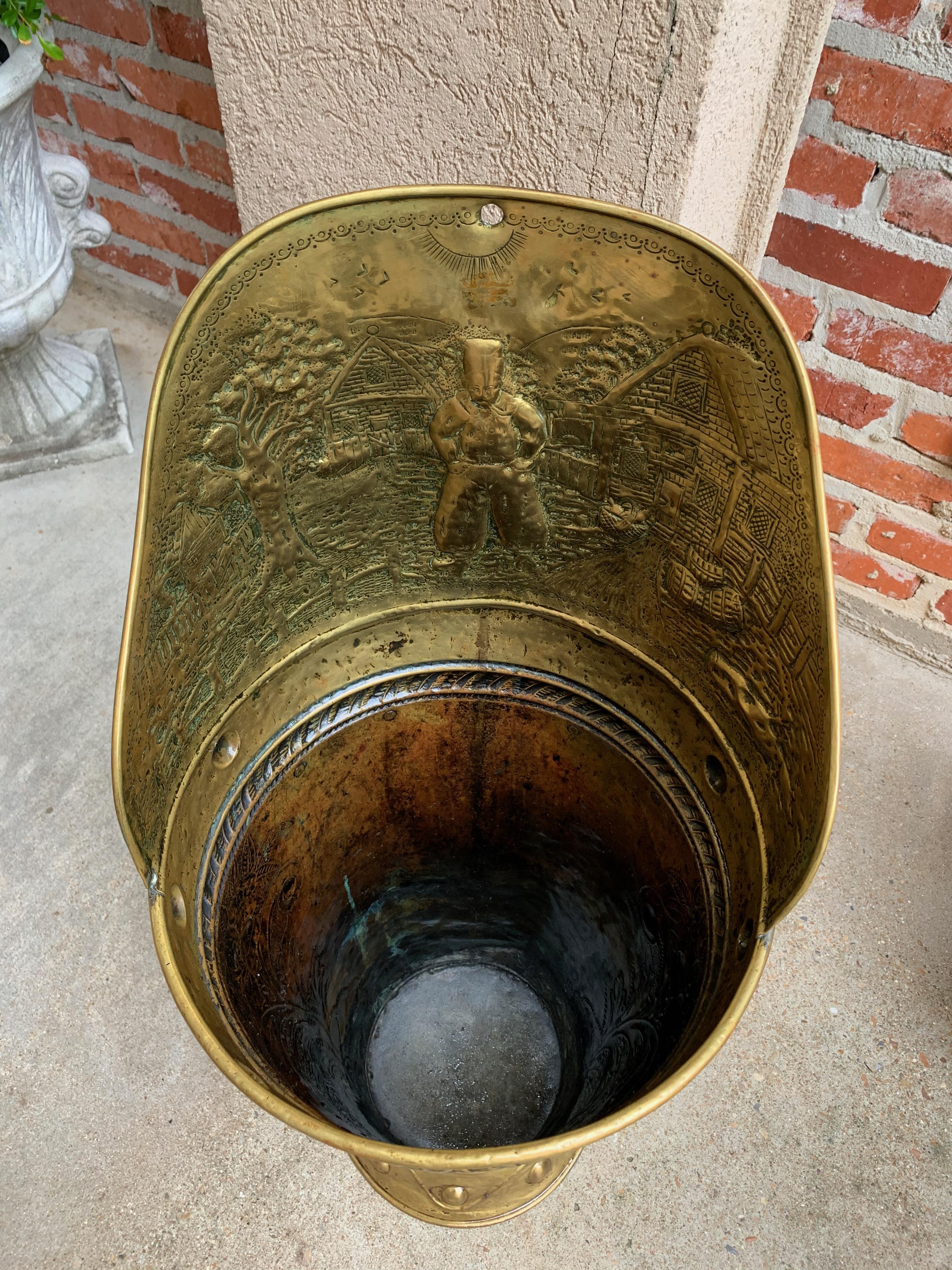 19th Century France Brass Repousse Relief Grape Hotte Vineyard Umbrella Stand 11