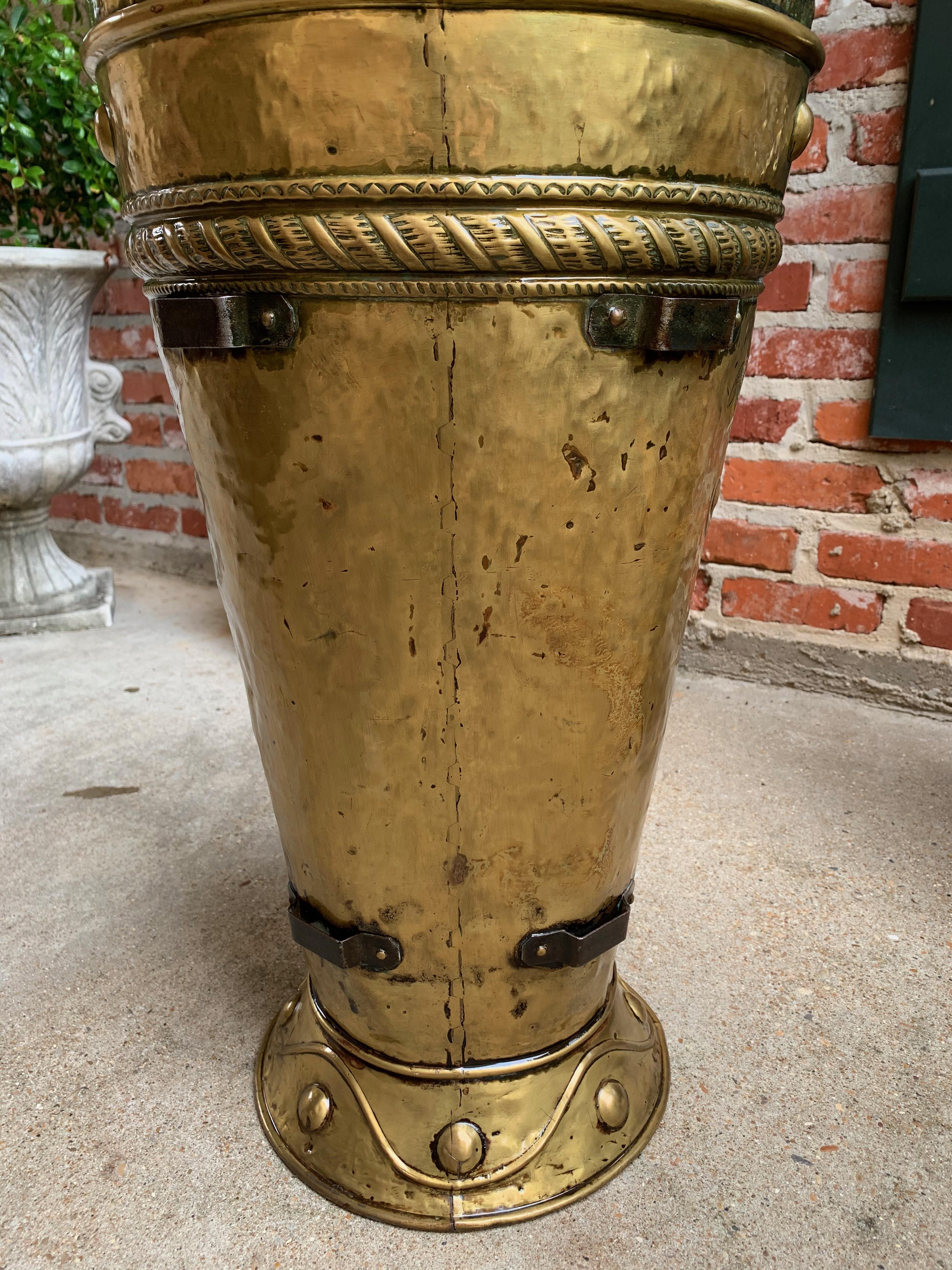 19th Century France Brass Repousse Relief Grape Hotte Vineyard Umbrella Stand 14