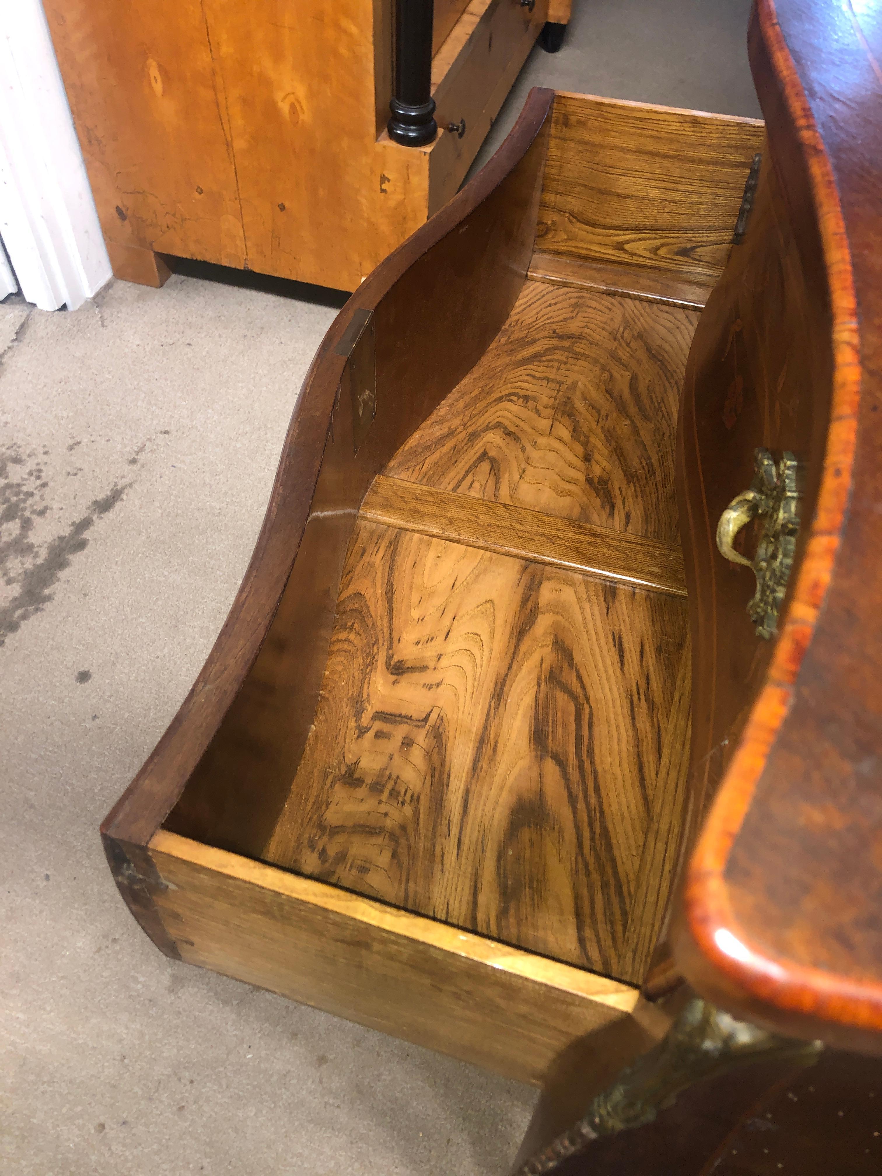 19th Century France Louis XV Mahogany Inlaid Chest of Drawers, 1890 In Good Condition In Roma, RM