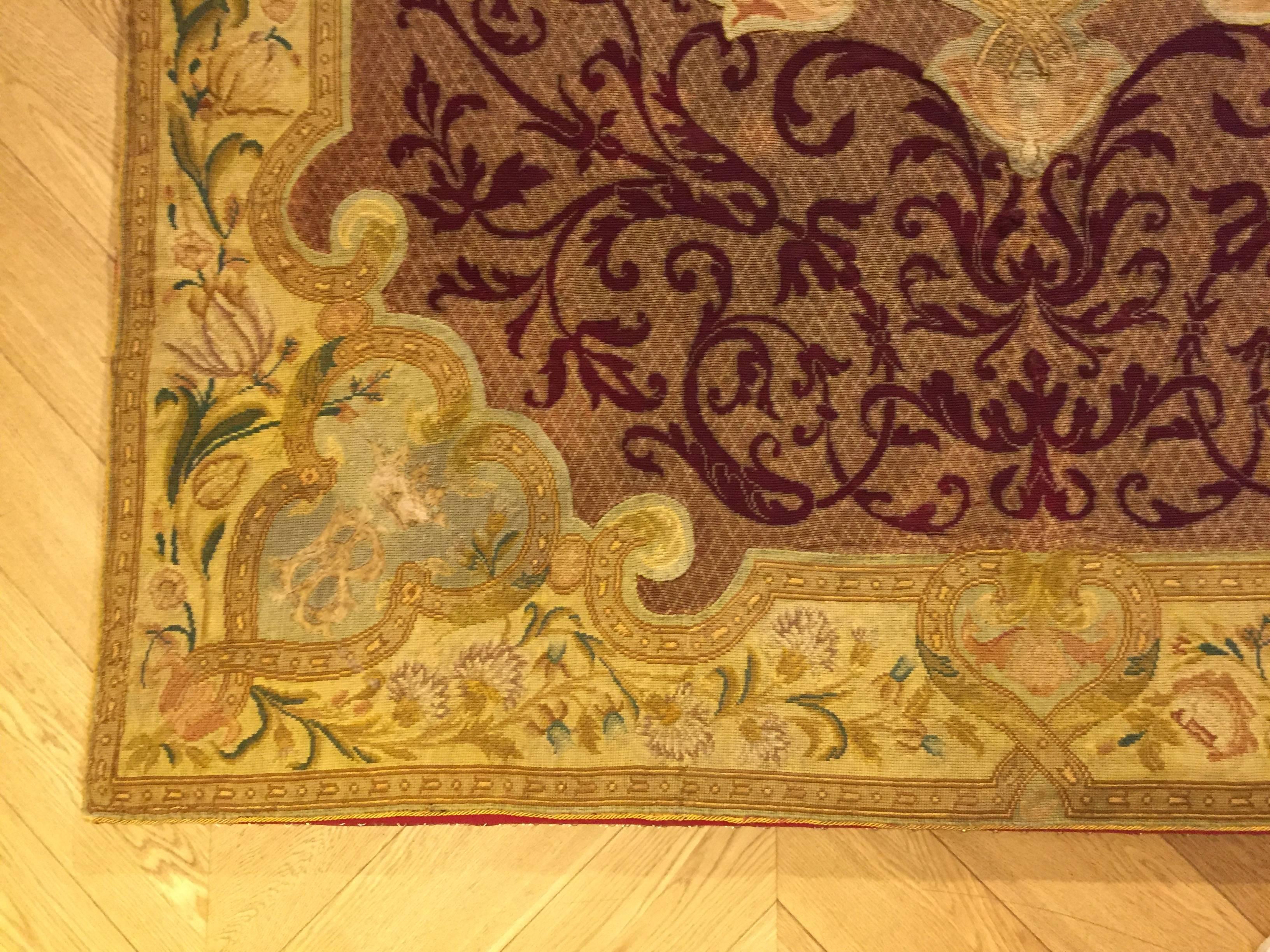 19. Jahrhundert Frankreich Nadelspitze handgeknüpft Wolle und Seide Rot Gold Wandteppich im Angebot 9