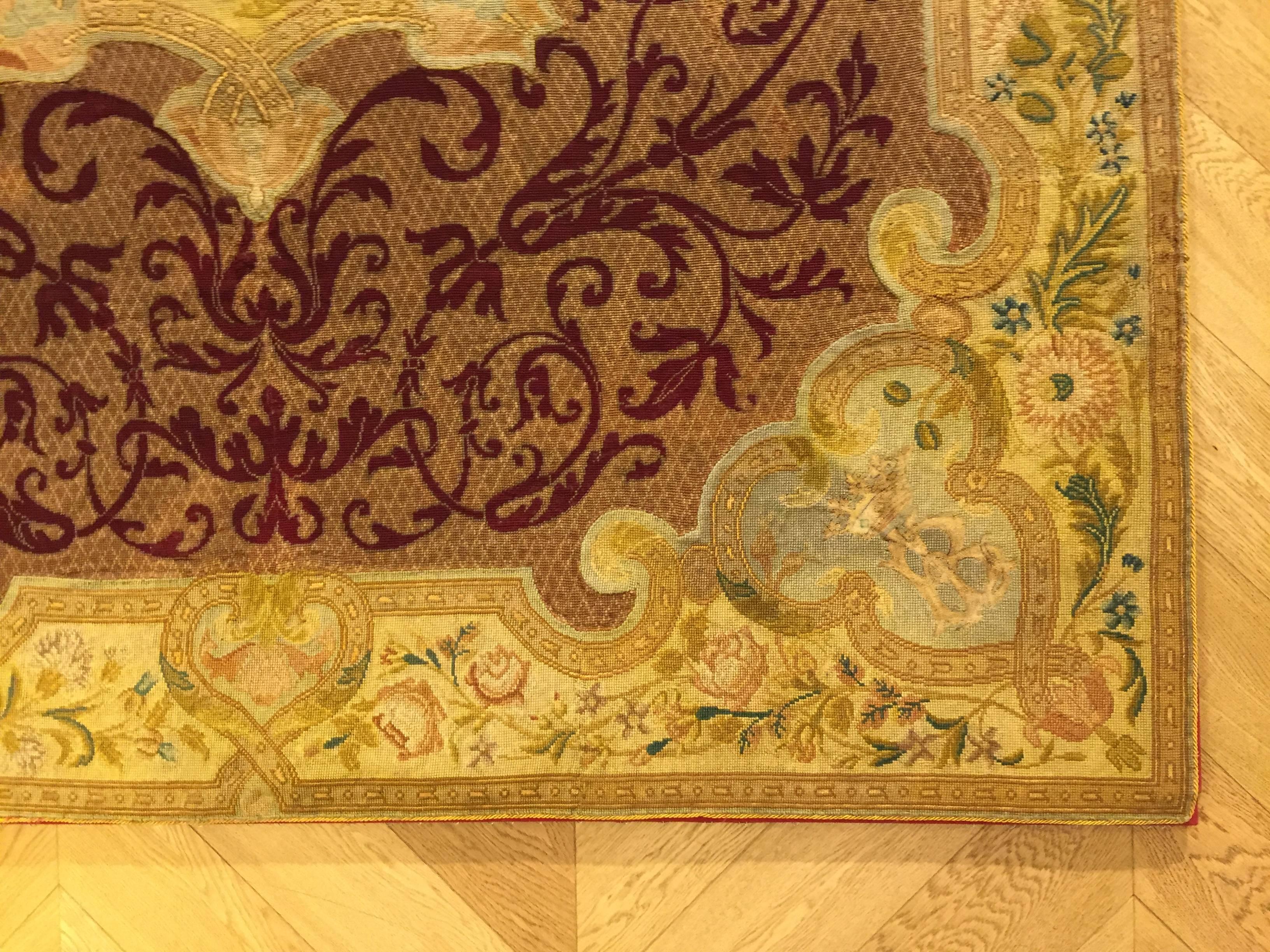 19. Jahrhundert Frankreich Nadelspitze handgeknüpft Wolle und Seide Rot Gold Wandteppich im Angebot 10