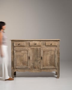 Tavolino in rovere intagliato color miele invecchiato, in stile francese del XIX secolo