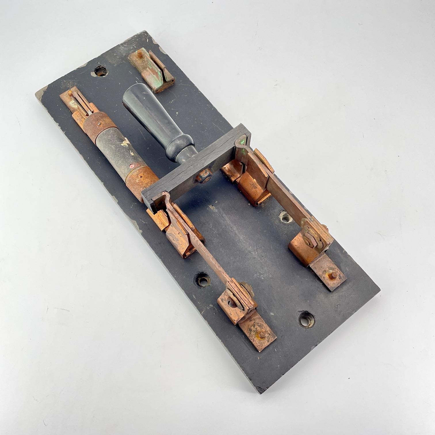 Américain Switch d'art mural Frankstein du 19ème siècle en ardoise et laiton New Haven Mfg Co en vente